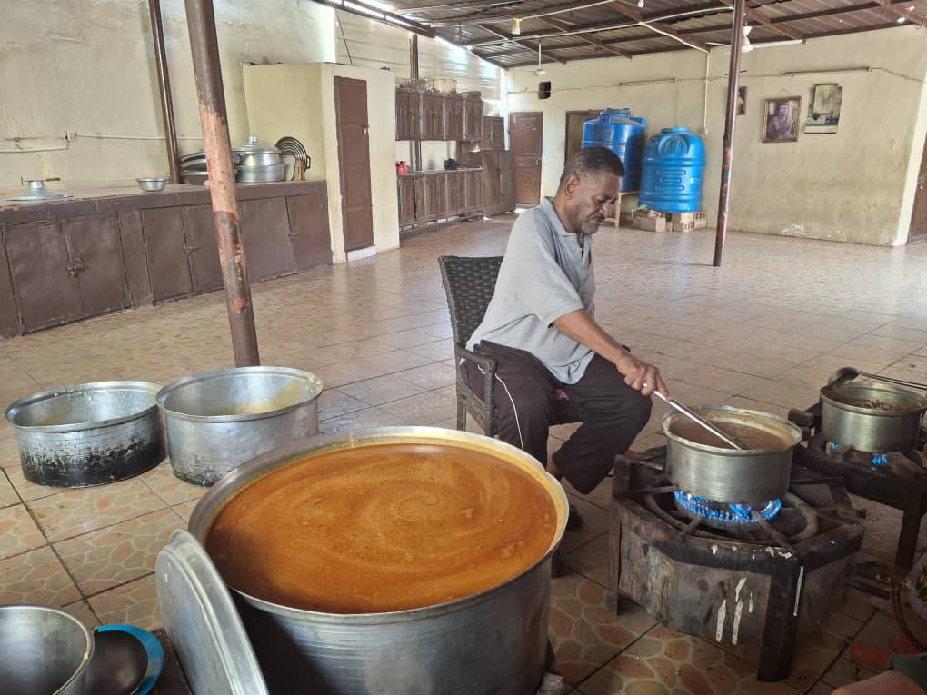 الطعام على النار والناس ينتظرونه (الشرق الأوسط)