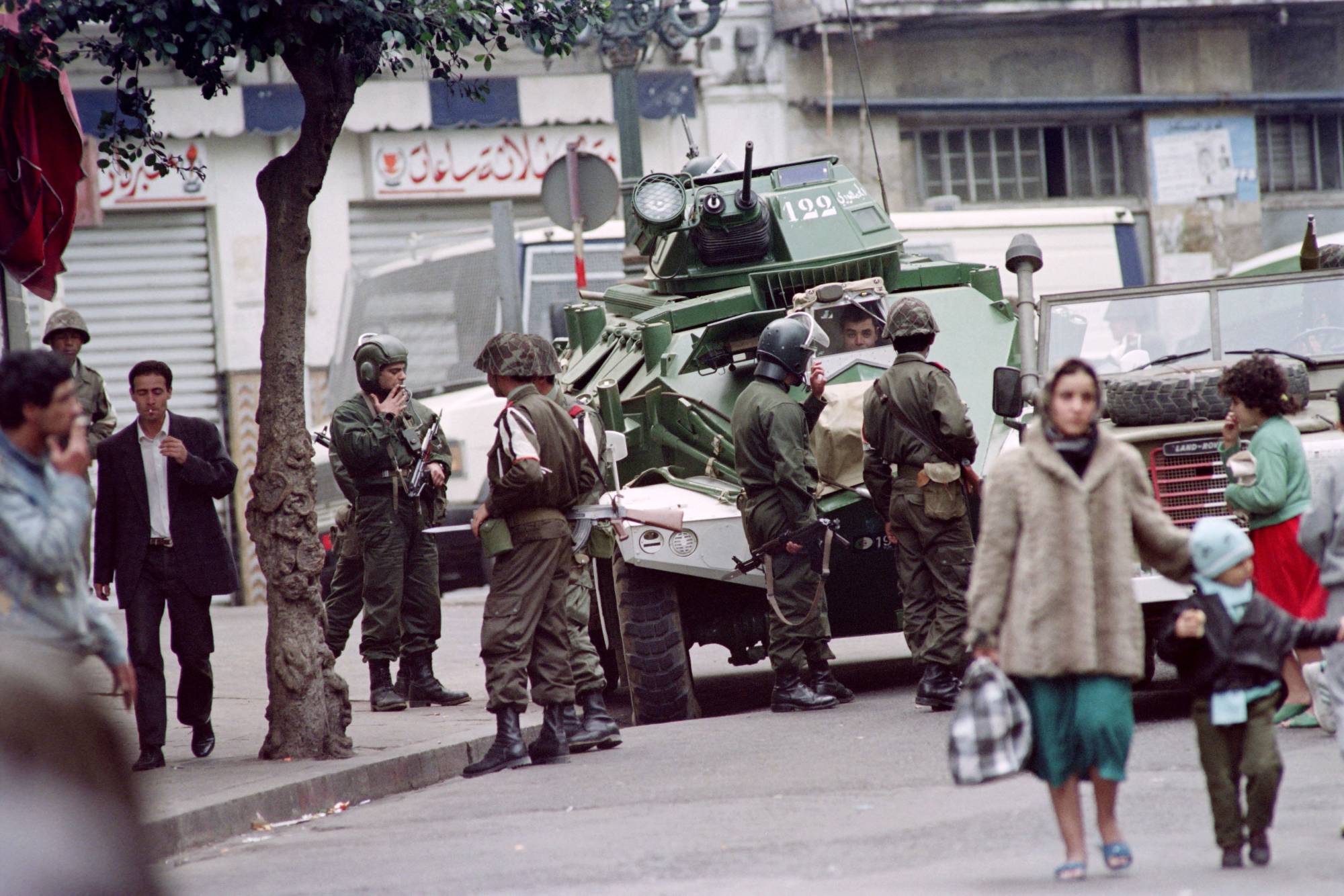 تفجيرات واغتيالات في الجزائر لكن «الحرب الأهلية ما زالت بعيدة»