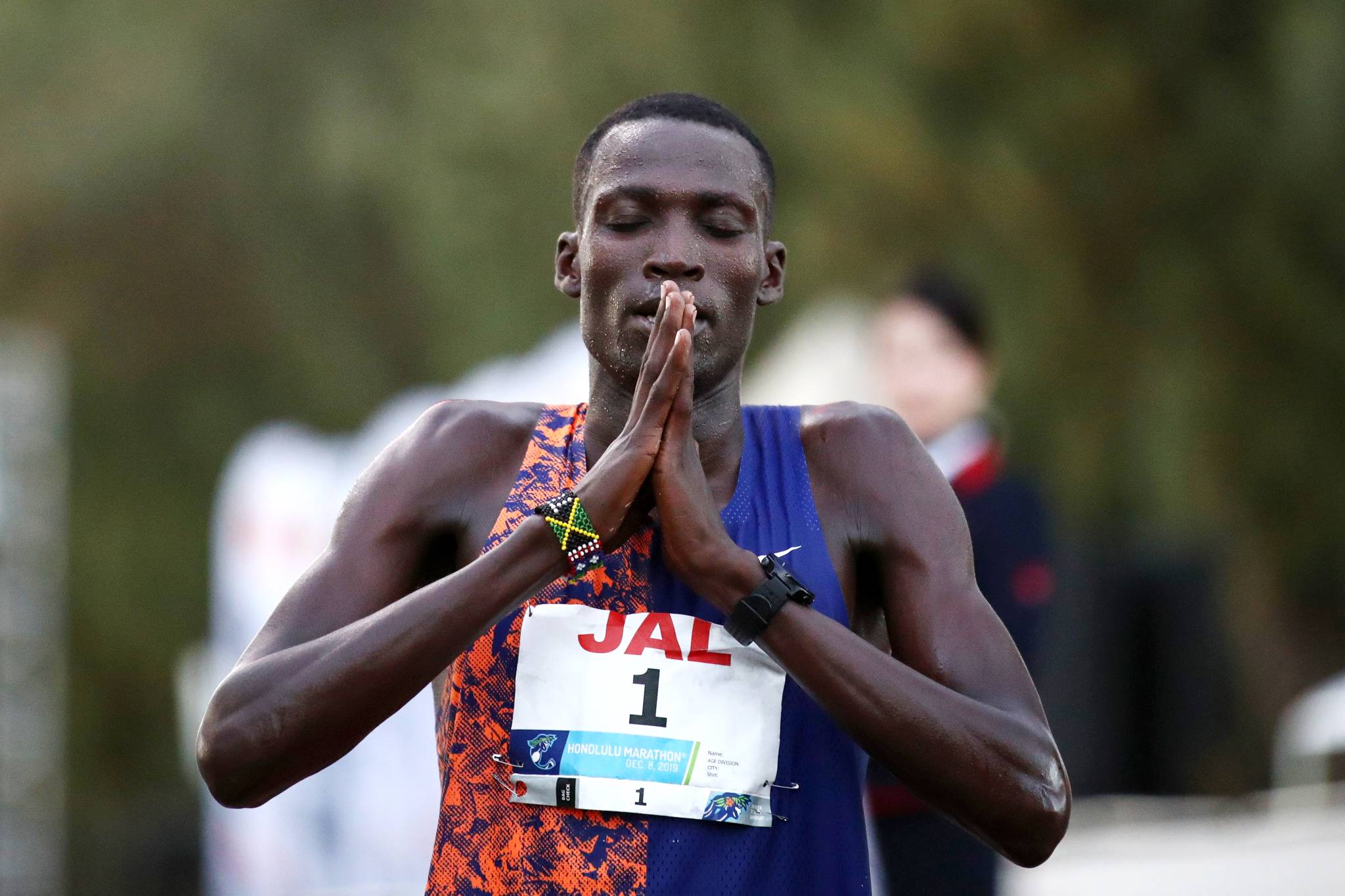 «تواطؤ مع طبيب» يوقف العداء الكيني إكيرو 10 سنوات