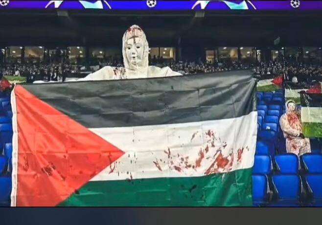 مشجعو أندية أوروبية يتفننون في دعم الفلسطينيين