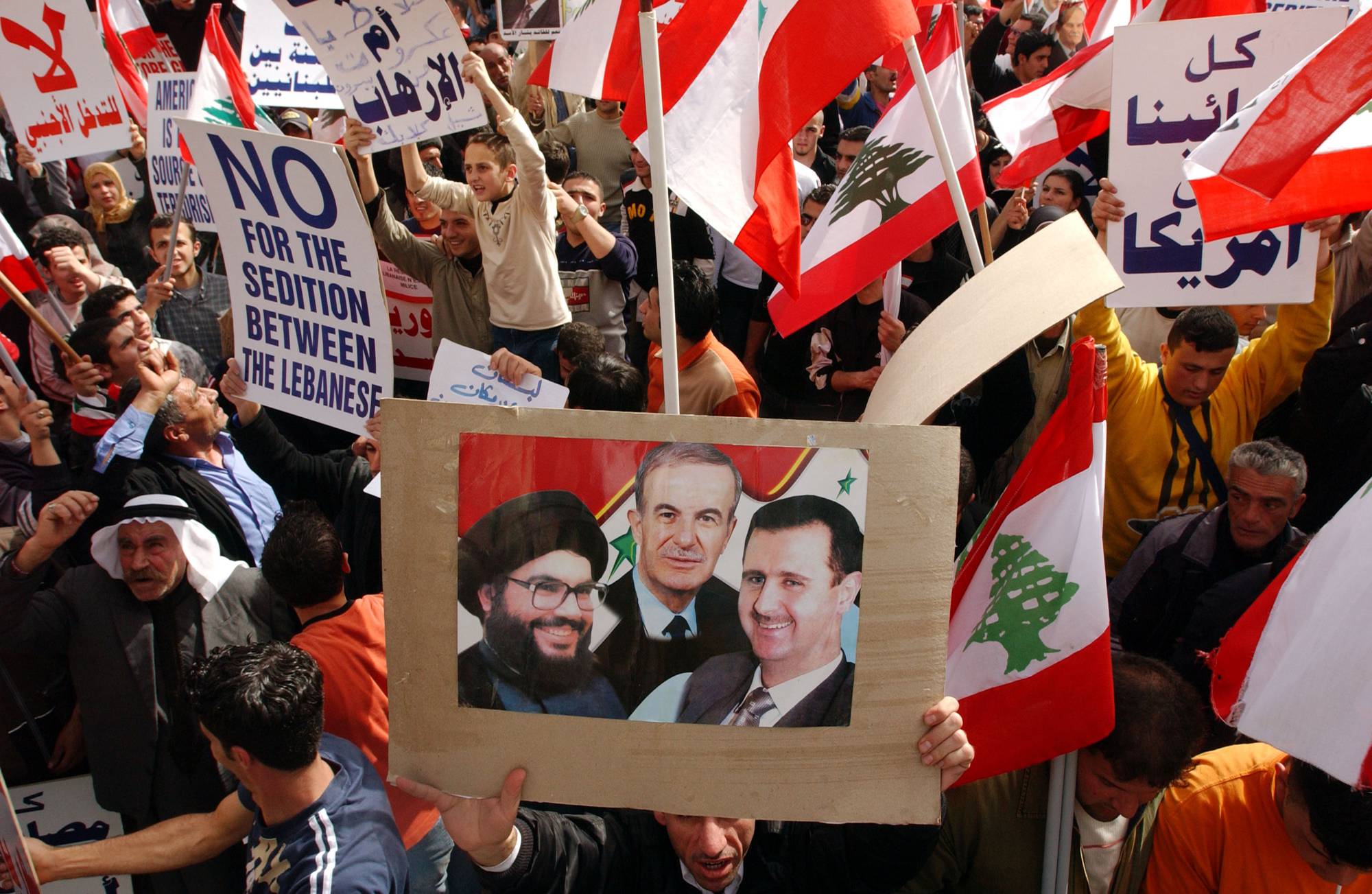 الأسد في سوريا ولبنان... ربع قرن من الاستباحة والتدمير