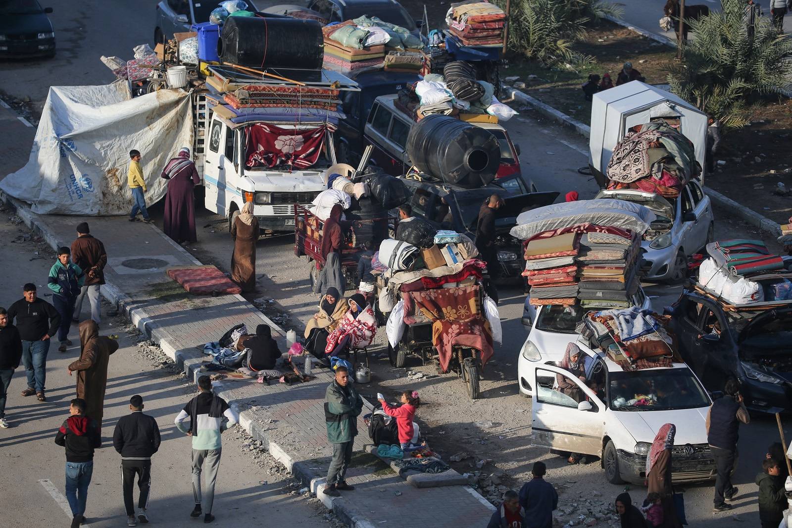فلسطينيون نزحوا في وقت سابق من قطاع غزة (أ.ف.ب)