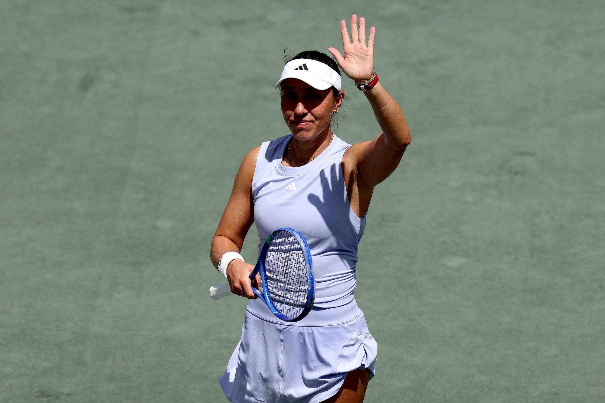 «دورة تشارلستون»: بيغولا تعاني لتبلغ نصف النهائي