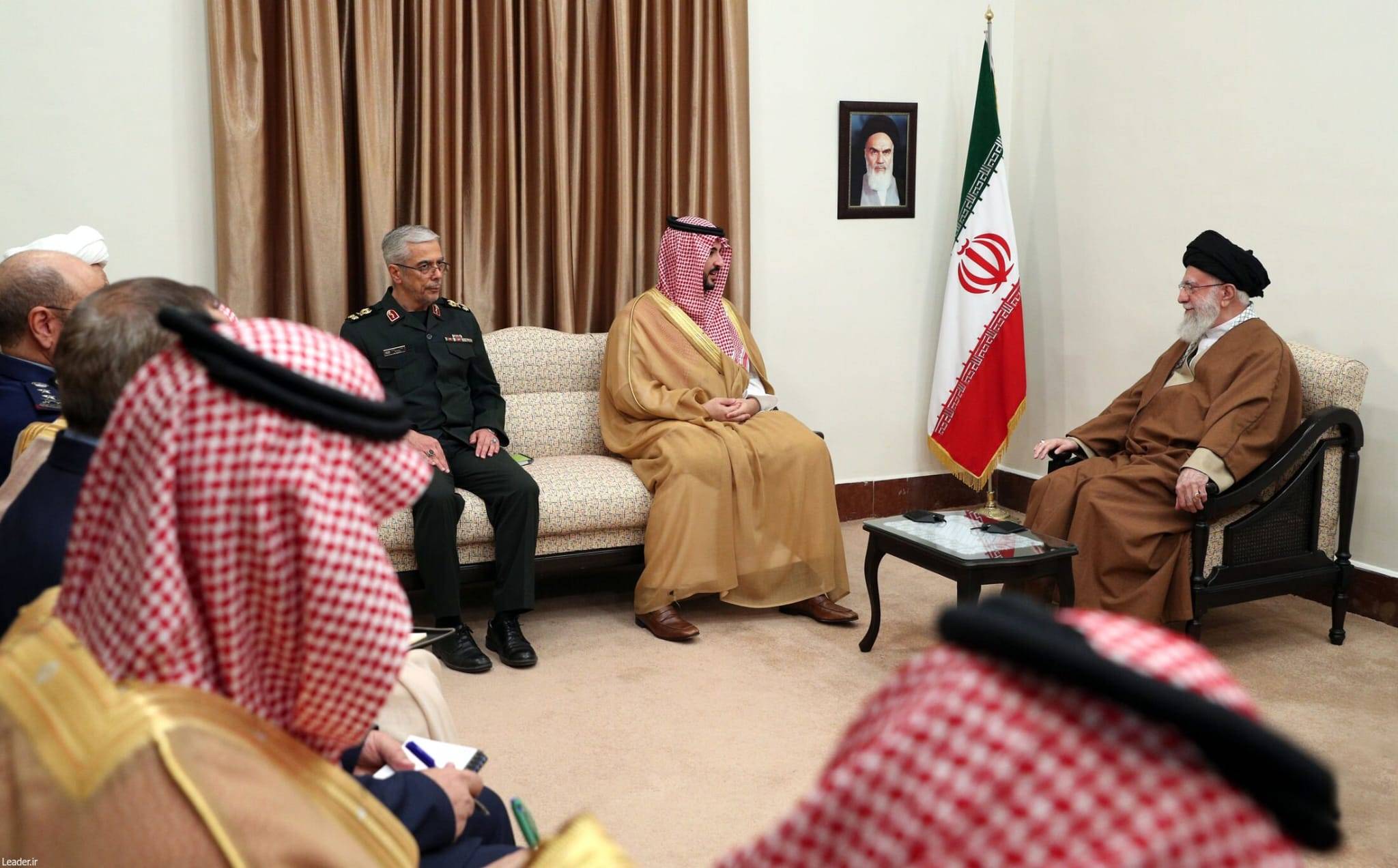 جانب من لقاء الأمير خالد بن سلمان بالمرشد علي خامنئي في طهران الخميس (وكالة فارس)