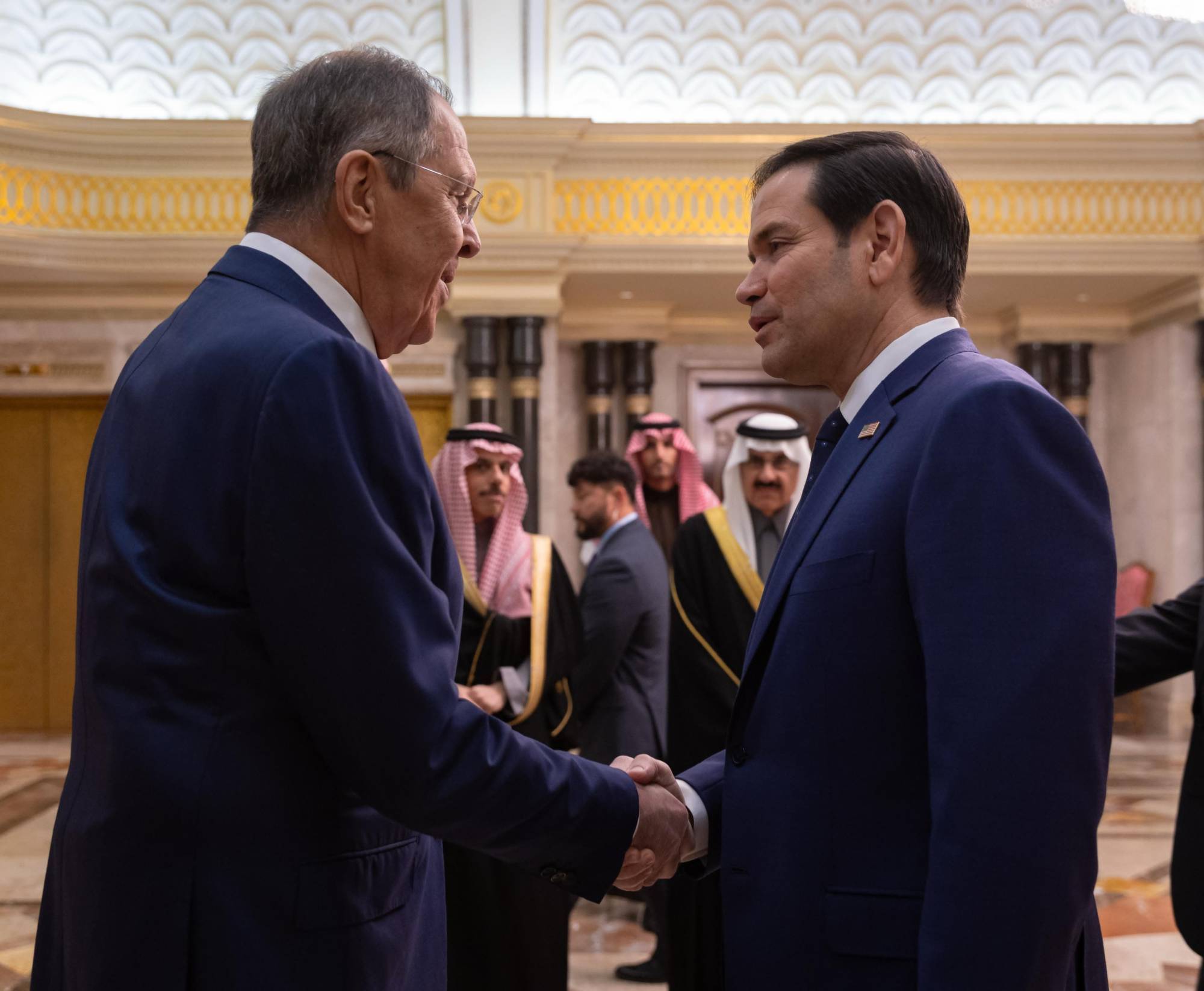 وزيرا خارجية الولايات المتحدة وروسيا خلال لقائهما في الرياض برعاية سعودية (واس)