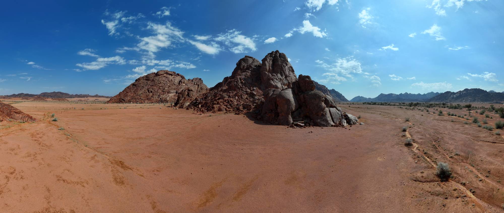 جانب من جبال «سلمى» في منطقة حائل شمال السعودية (المركز الوطني لتنمية الغطاء النباتي)