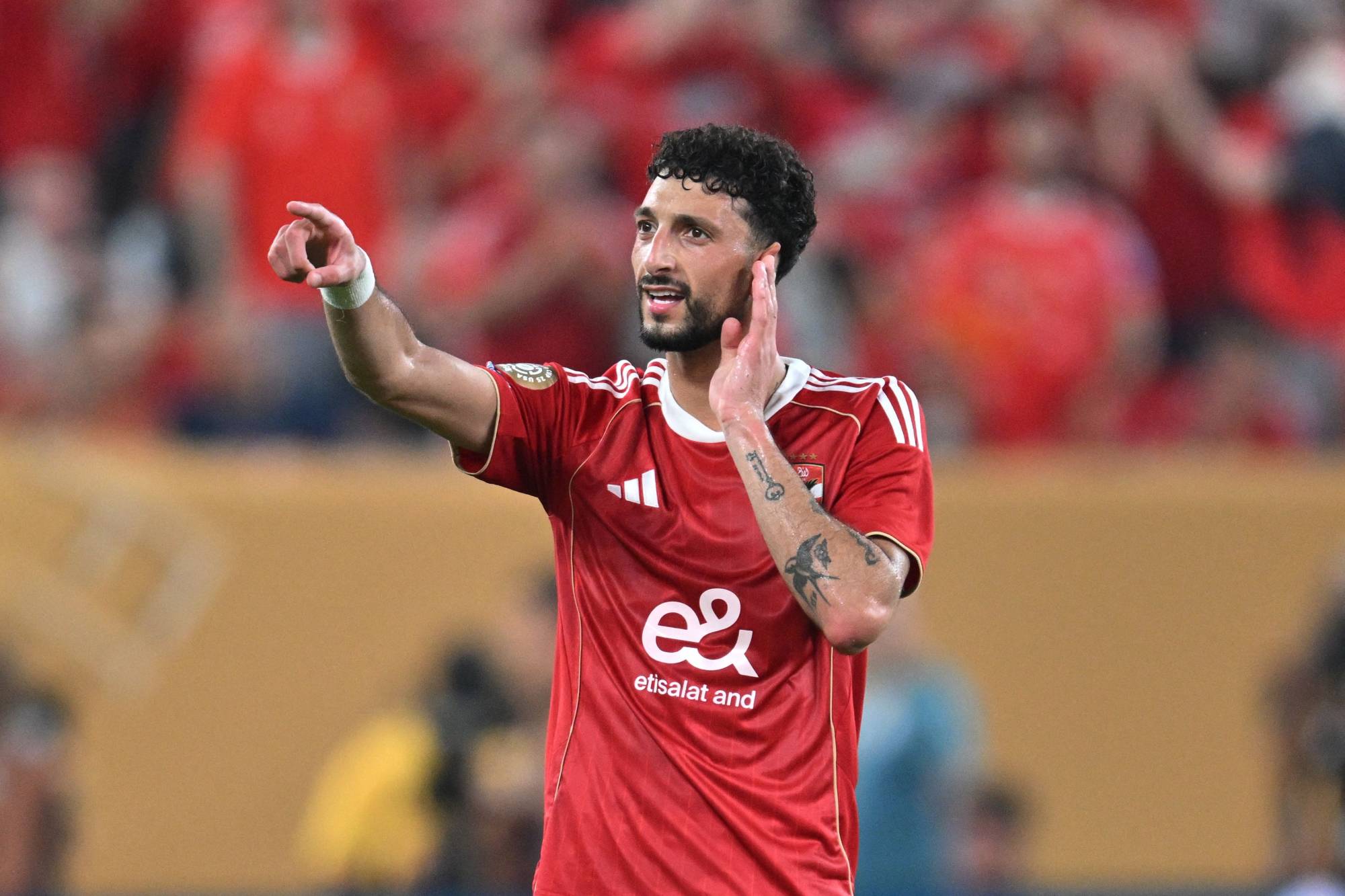 وسام أبو علي خارج معسكر الأهلي المصري