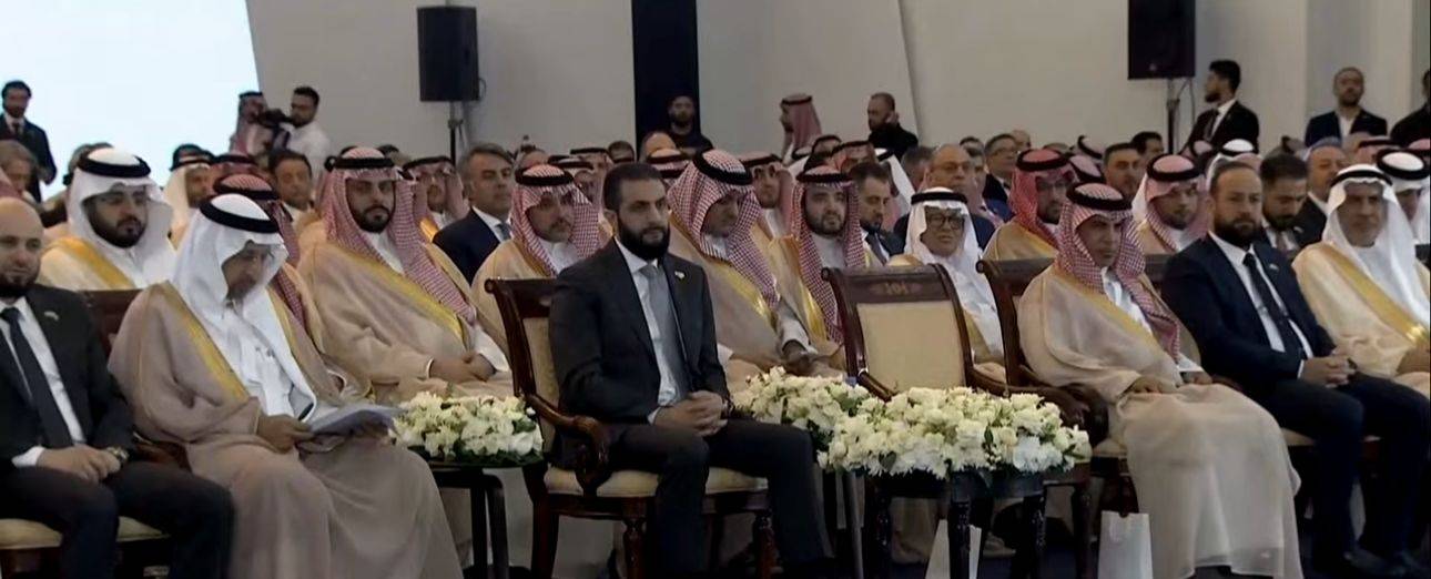 الرئيس السوري مشاركاً في «منتدى الاستثمار السوري - السعودي 2025» (الشرق الأوسط)
