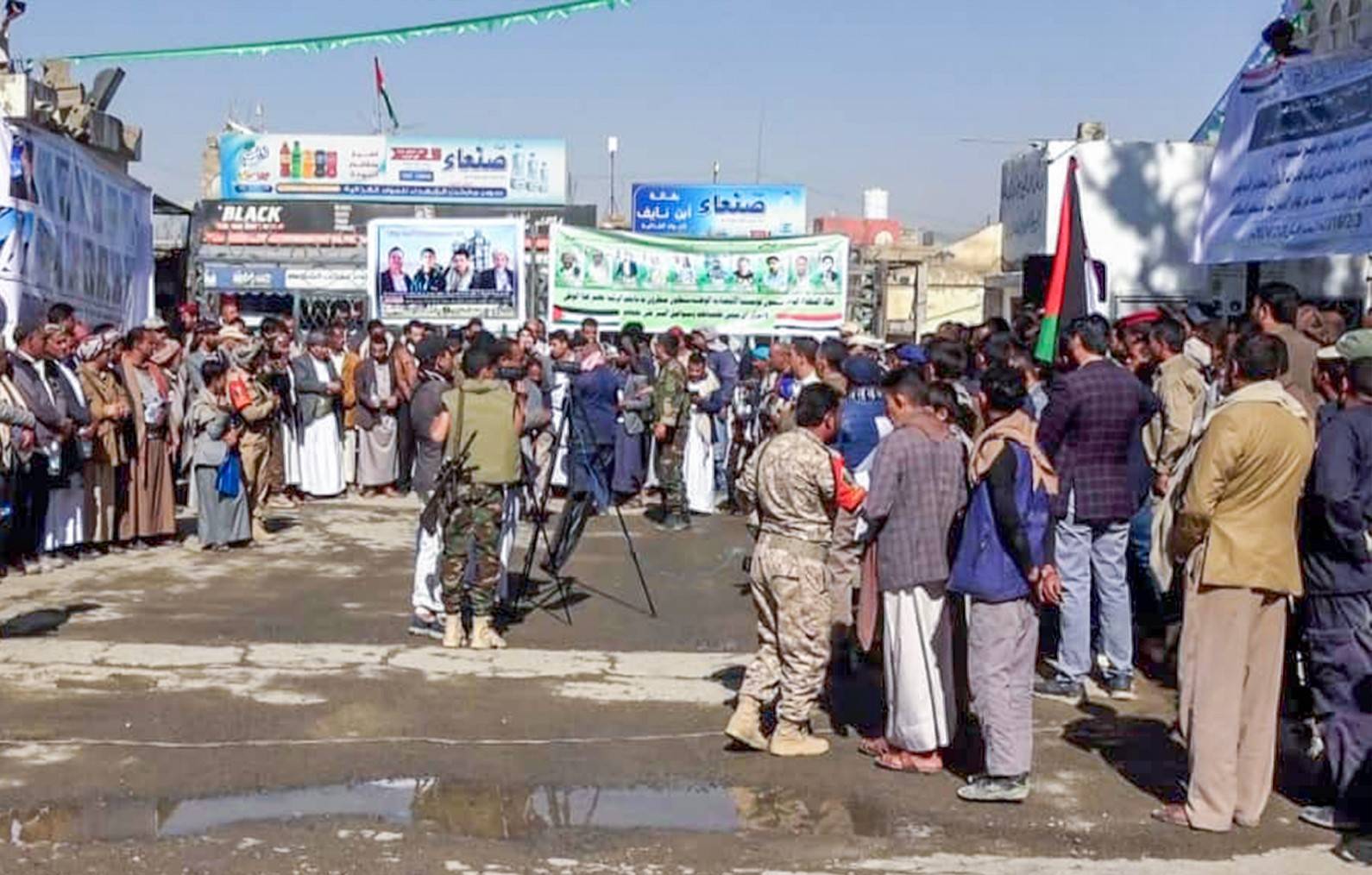 الجماعة الحوثية ترغم موظفي مصنع «أسمنت عمران» على المشاركة في فعالياتها (فيسبوك)