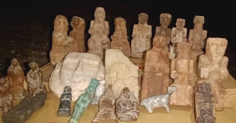 قطع أثرية يمنية جرى قبل أشهر إحباط تهريبها إلى خارج البلاد (إكس)