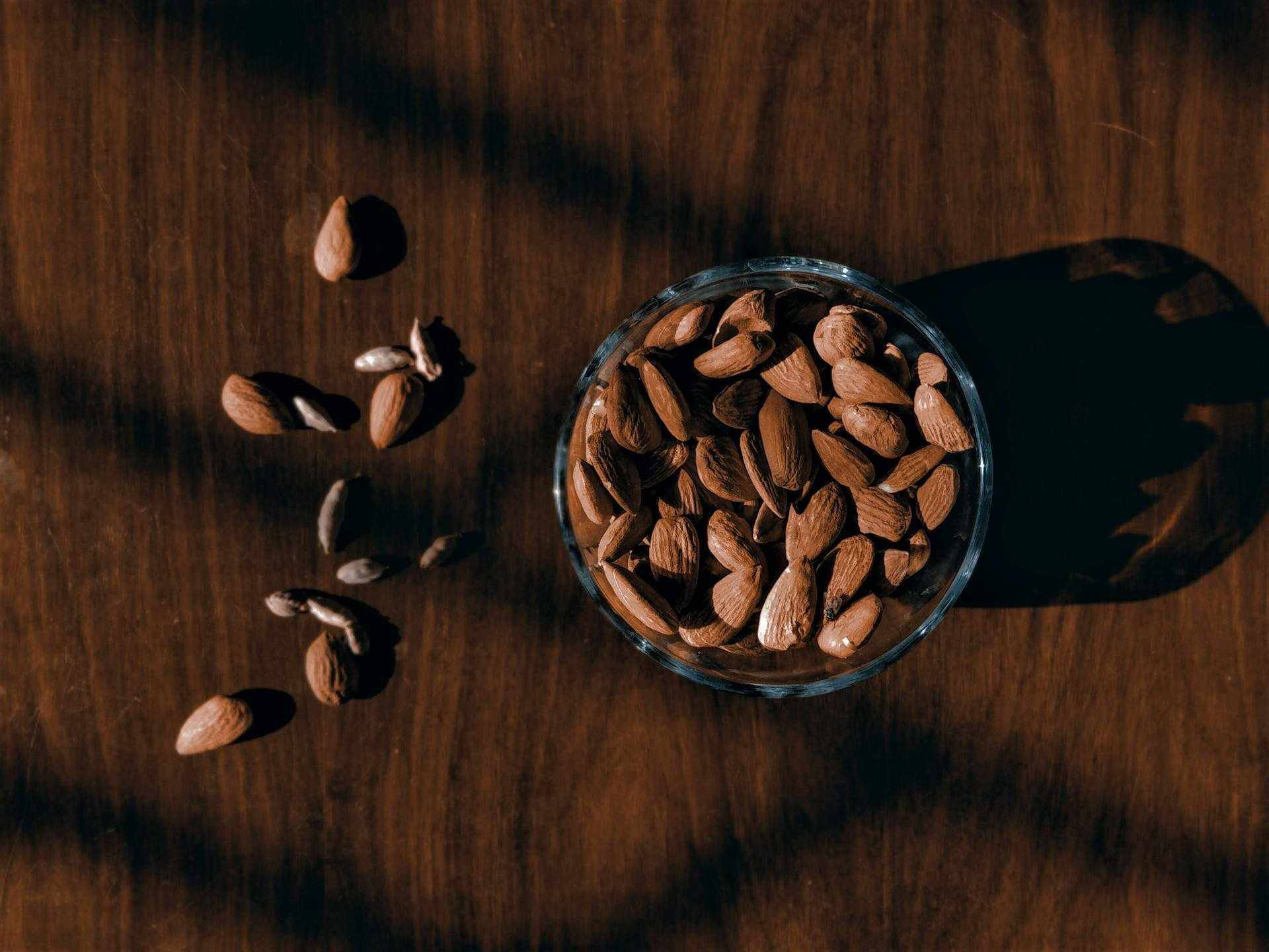 اختر مجموعة من المكسرات وامزجها مع نوعك المفضل