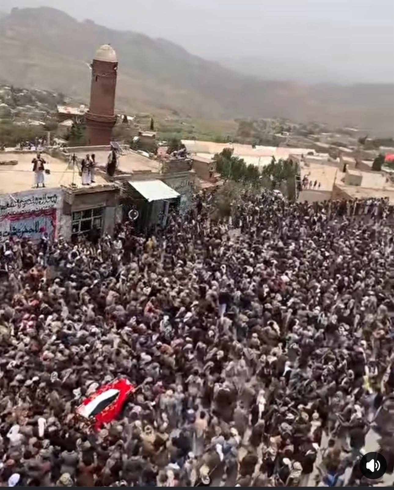 استعرض حزب «المؤتمر» شعبيته في صنعاء بحشود غير مسبوقة أثناء تشييع اثنين من قادته (إعلام محلي)