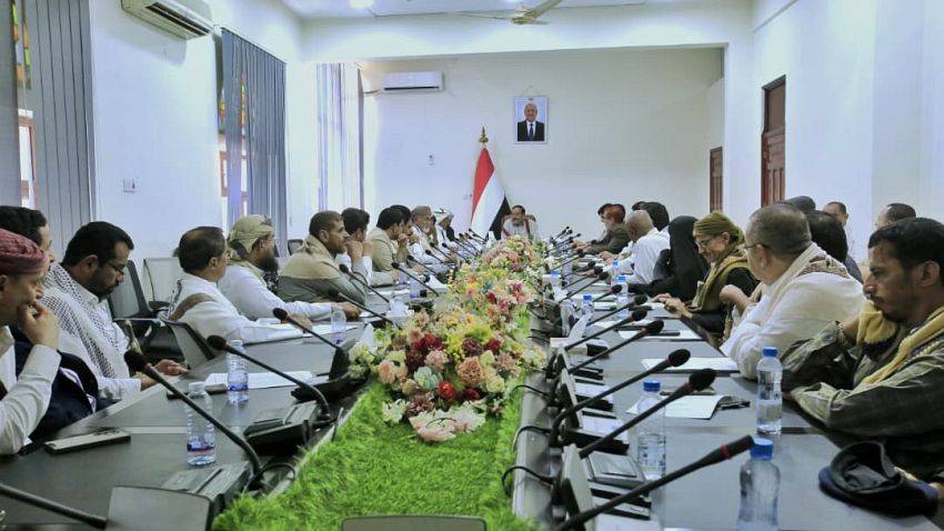 اجتماع يمني في محافظة مأرب في سياق جهود ضبط الأسعار ومراقبة الأسواق (سبأ)