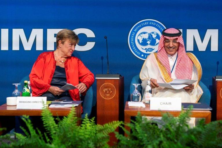 وزير المالية السعودي محمد الجدعان والمديرة العامة لصندوق النقد الدولي كريستالينا غورغييفا في اجتماعات الربيع في واشنطن (الصندوق)