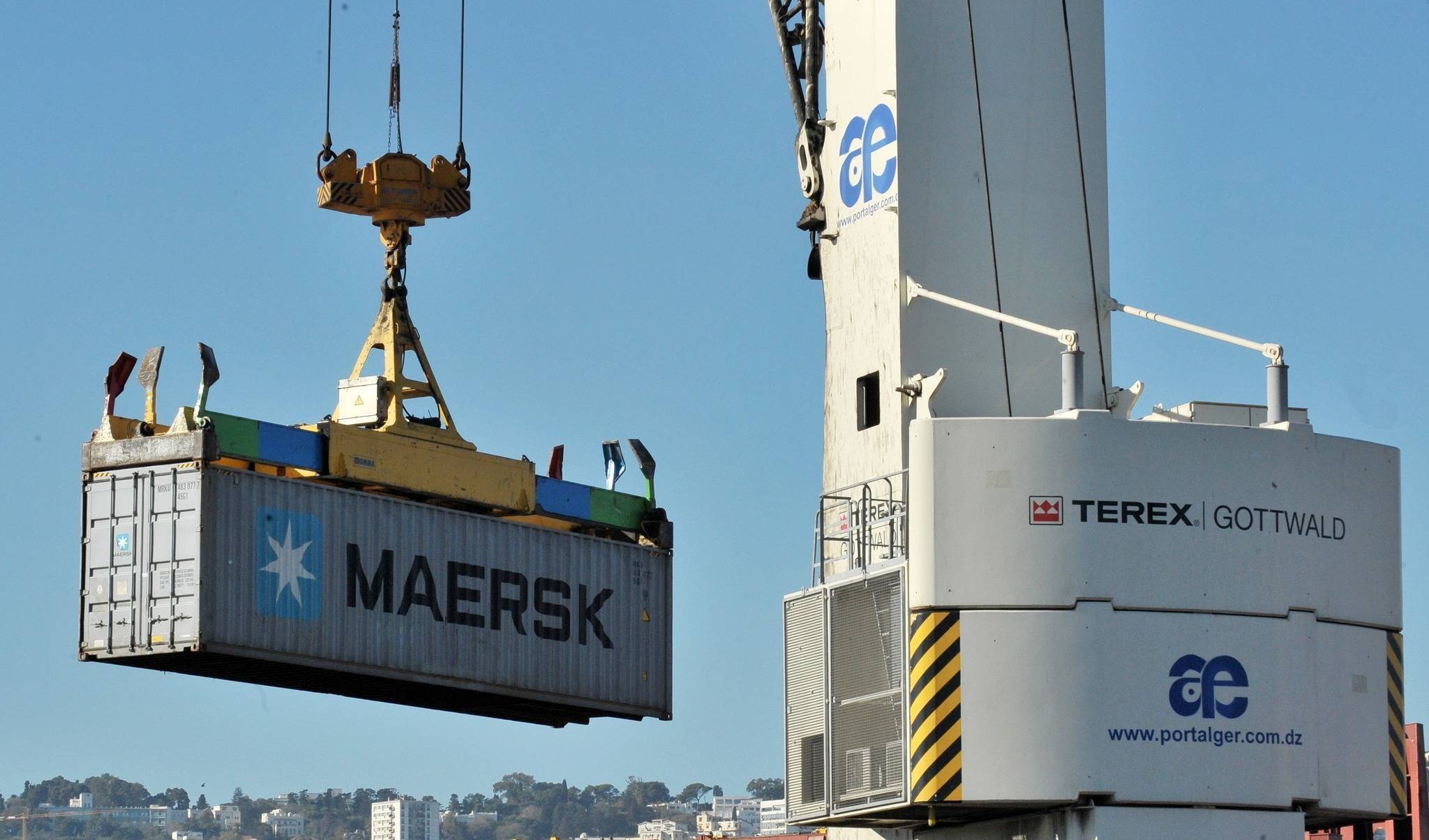 خسائر كبيرة لحقت بالتجارة بين الجزائر ومدريد جراء وقف الصادرات (متداولة)