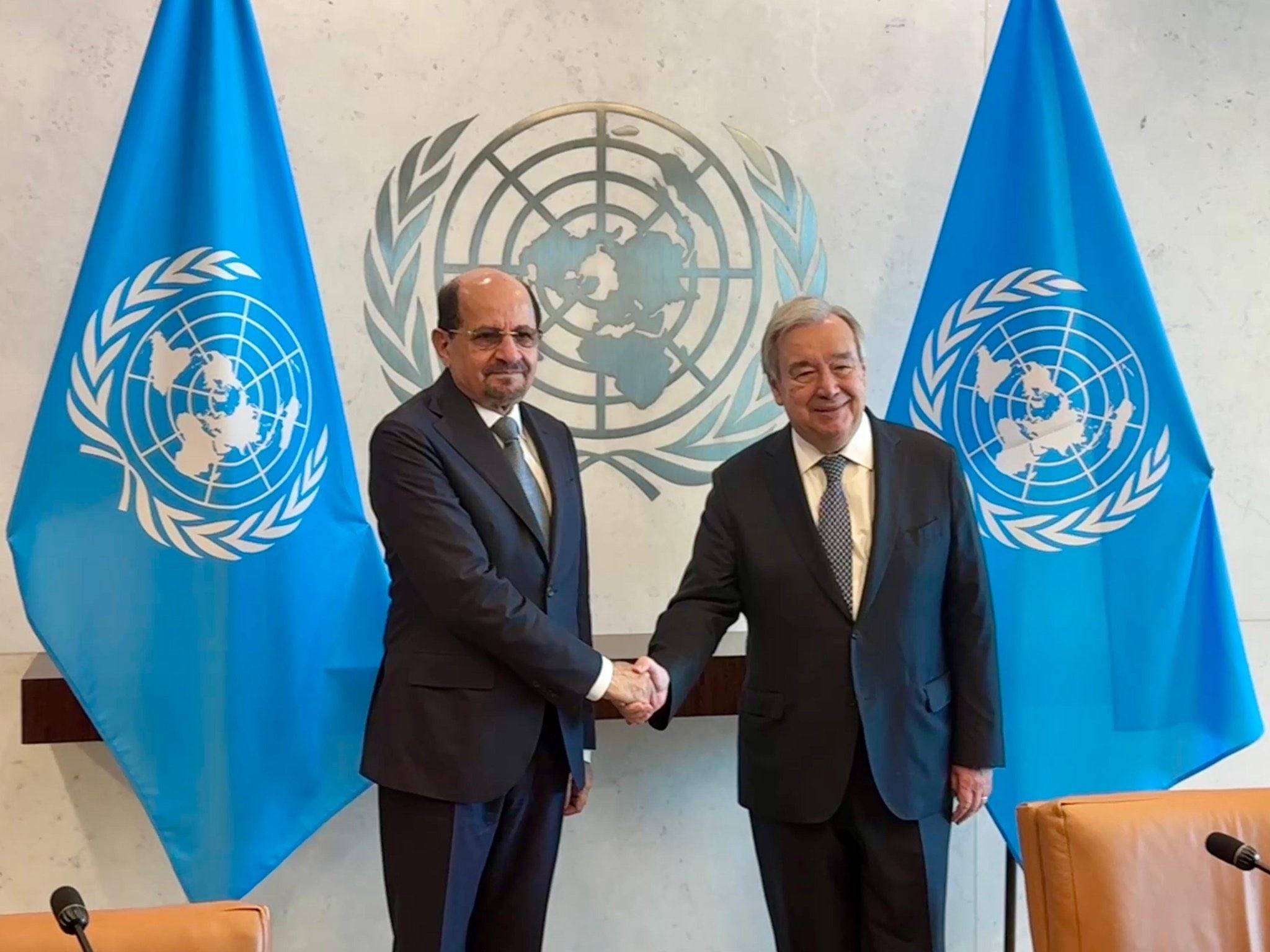 د. شائع الزنداني خلال لقاء سابق مع الأمين العام للأمم المتحدة أنطونيو غوتيريش (الخارجية اليمنية)