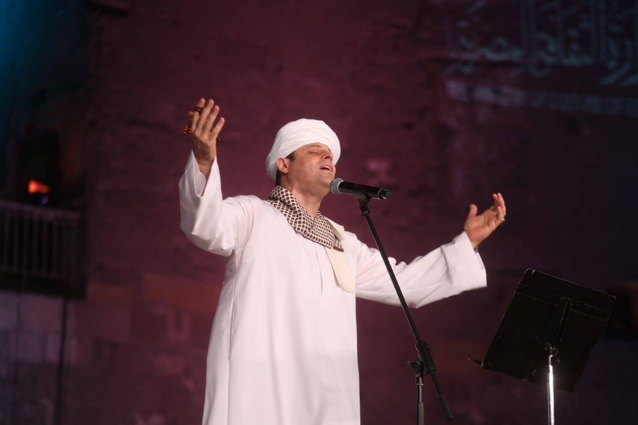 التهامي خلال إحياء حفل الختام (دار الأوبرا المصرية)