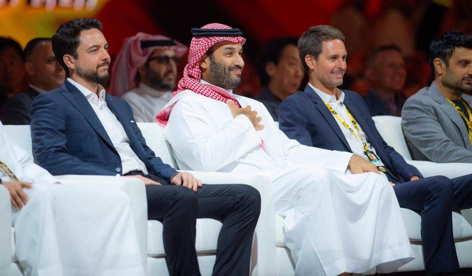 الأمير محمد بن سلمان وولي عهد الأردن الأمير الحسين بن عبد الله خلال الحفل الختامي (واس)