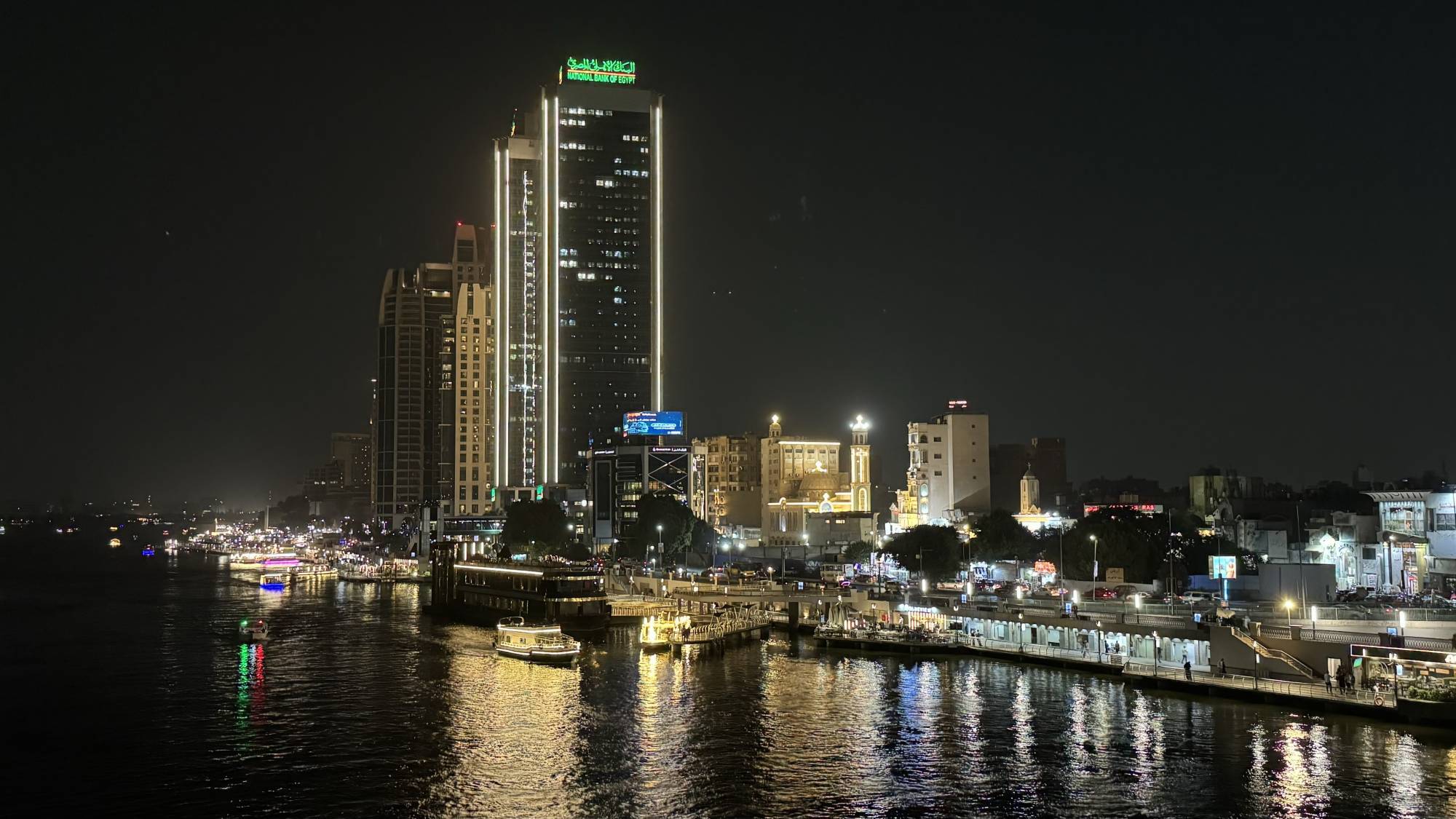 بنايات على نهر النيل بوسط القاهرة (تصوير: عبد الفتاح فرج)