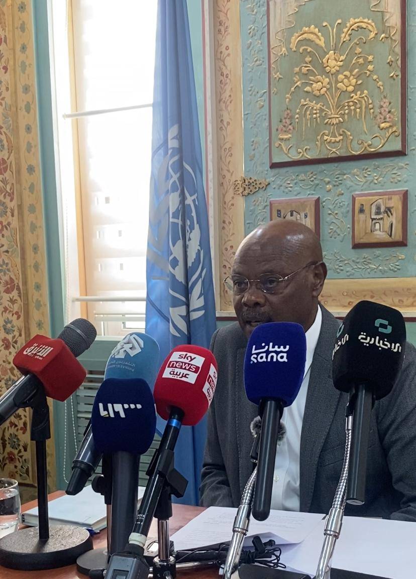 المنسق المقيم في الأمم المتحدة آدم عبد المولى في المؤتمر الصحافي صباح الثلاثاء (الشرق الأوسط)