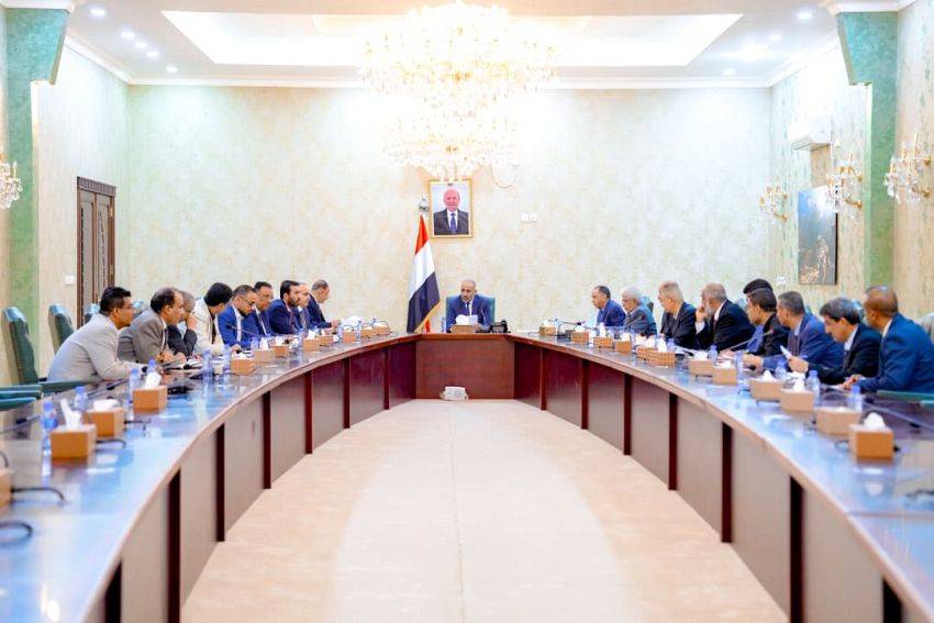 جانب من اجتماع اللجنة اليمنية العليا للمواد السيادية والمحلية (سبأ)