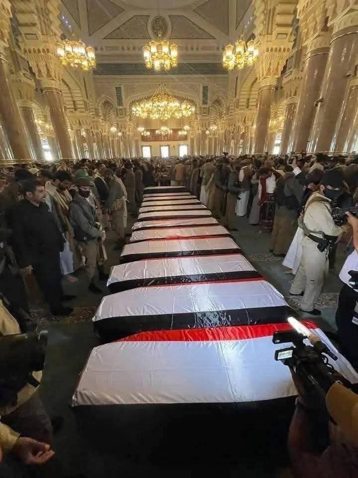 لم يفق الحوثيون من صدمة مقتل رئيس حكومتهم ووزرائه في ضربة إسرائيلية (إعلام محلي)