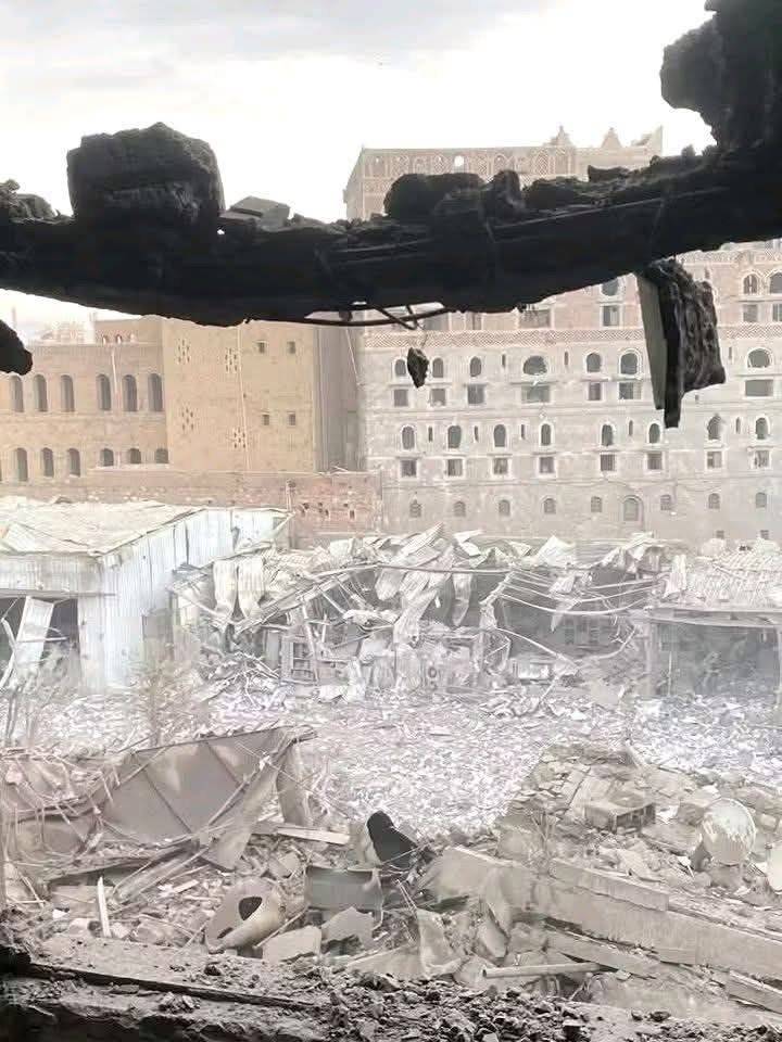 هكذا ظهر مبنى الإعلام الحربي للحوثيين بعد قصفه من قبل إسرائيل (إعلام محلي)