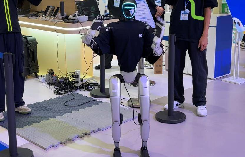 جانب من فعاليات «قمة النظام الرقمي العالمي 2025» في شنجن (الشرق الأوسط)