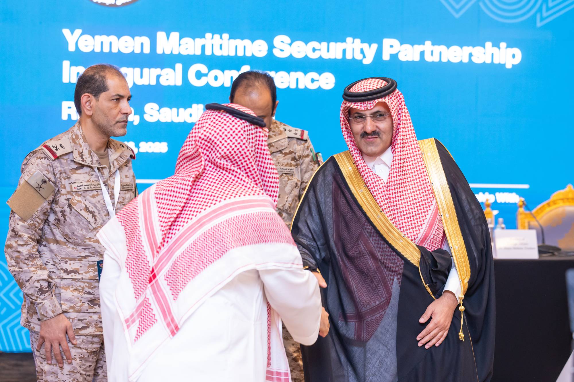 أعلن السفير محمد آل جابر عن تبرع الرياض بـ4 ملايين دولار لدعم خفر السواحل اليمنية (السفارة البريطانية)