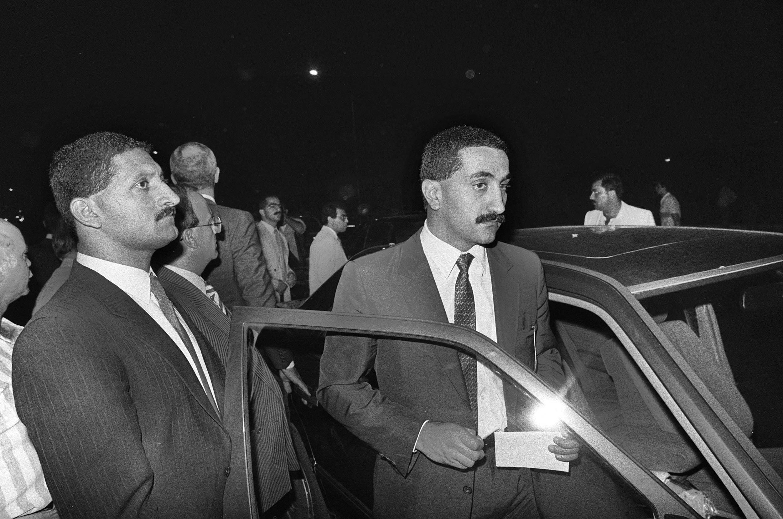 إيلي حبيقة في دمشق بعد لقاء مع نائب الرئيس السوري الأسبق في 1985 (أ.ف.ب)