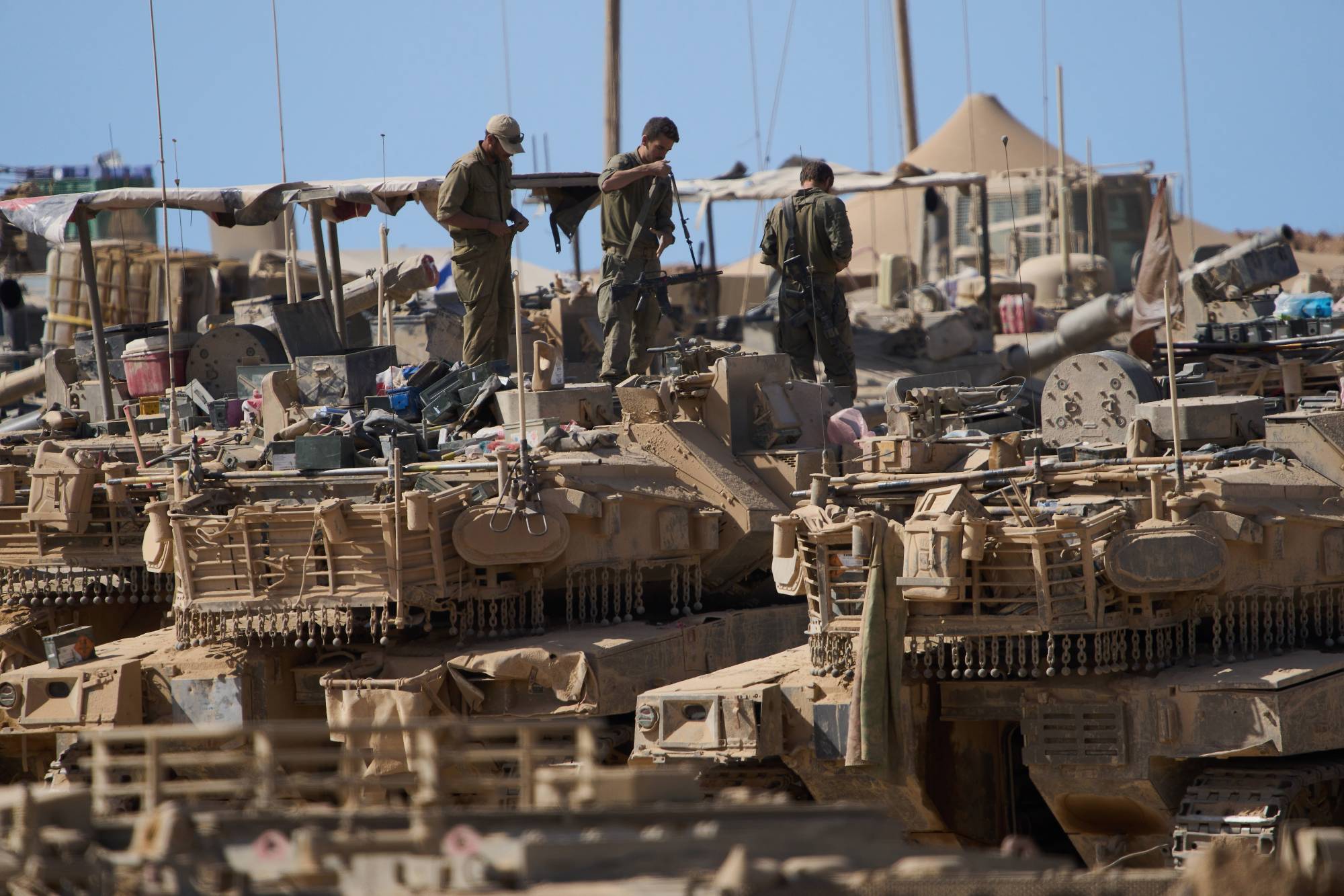 حصر الدمار يتواصل... وأمن حماس يوسع انتشاره في قطاع غزة ويبدأ بملاحقة مجموعات مسلحة وعشائر ساعدت إسرائيل