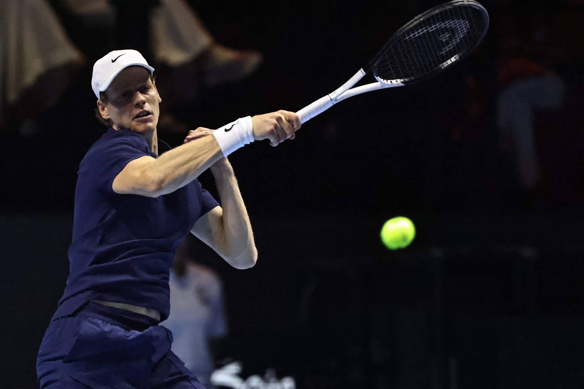 سينر خلال المواجهة (أ.ف.ب)