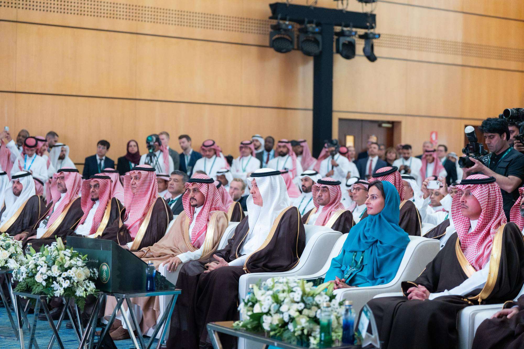 جانب من حضور المسؤولين في افتتاح المعرض الزراعي السعودي (الشرق الأوسط)