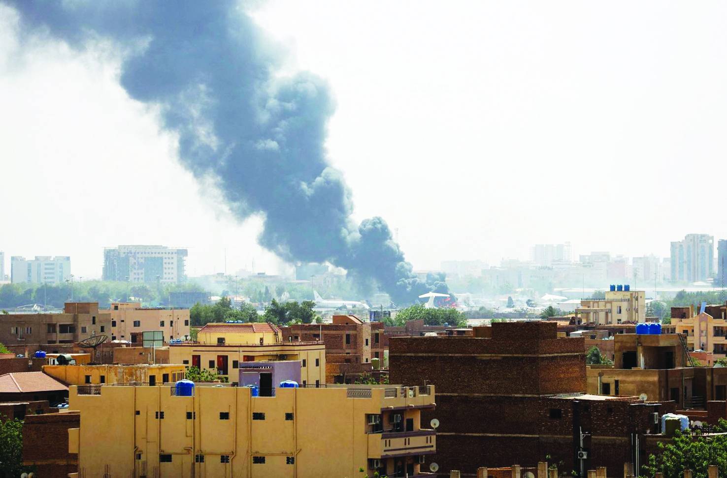 هجمات المسيرات على مطار الخرطوم الدولي تمنع إعادة تشغيله