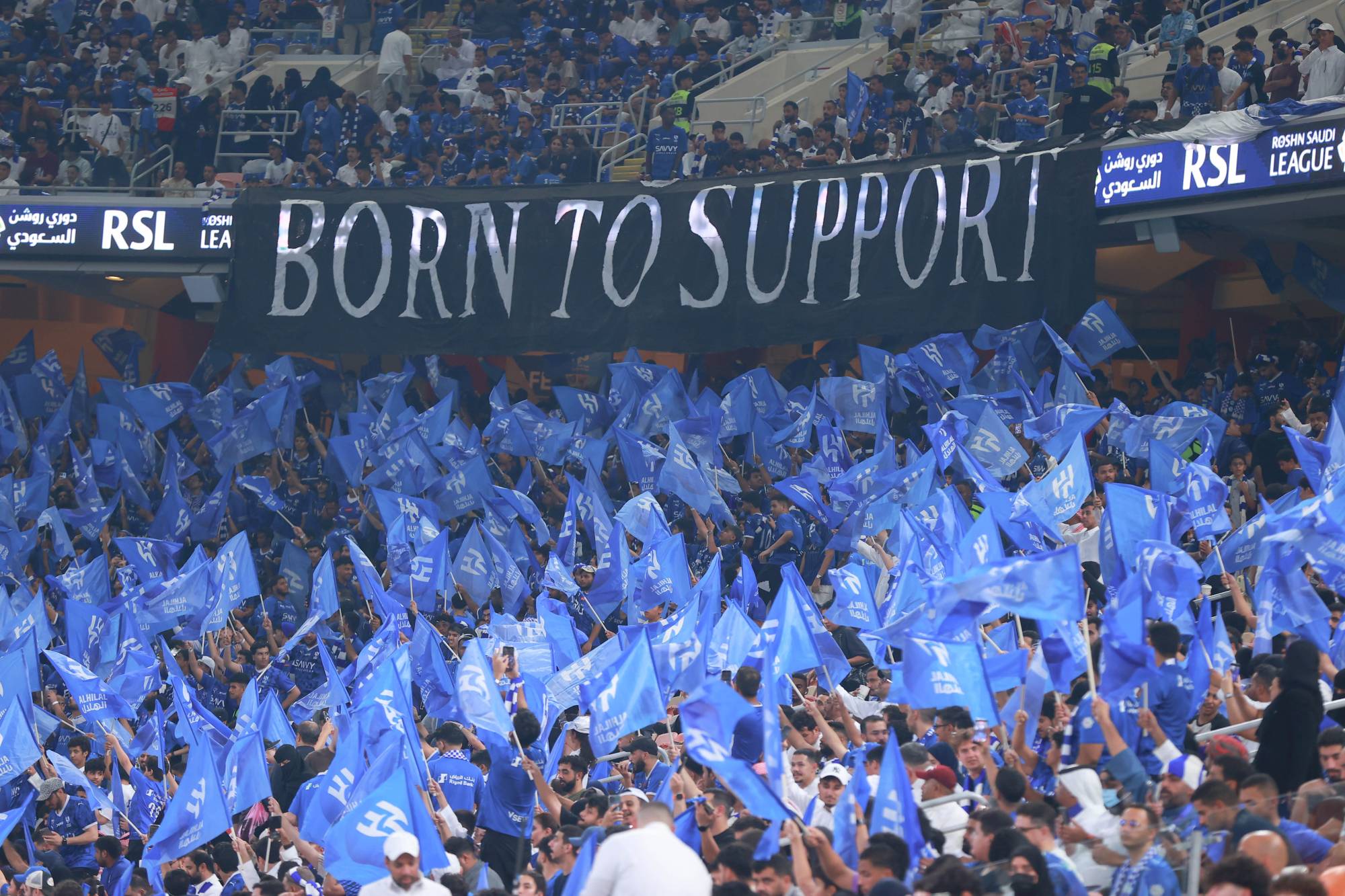 جماهير الهلال فرضت حضورها في ملعب الإنماء بجدة (تصوير: عدنان مهدلي)