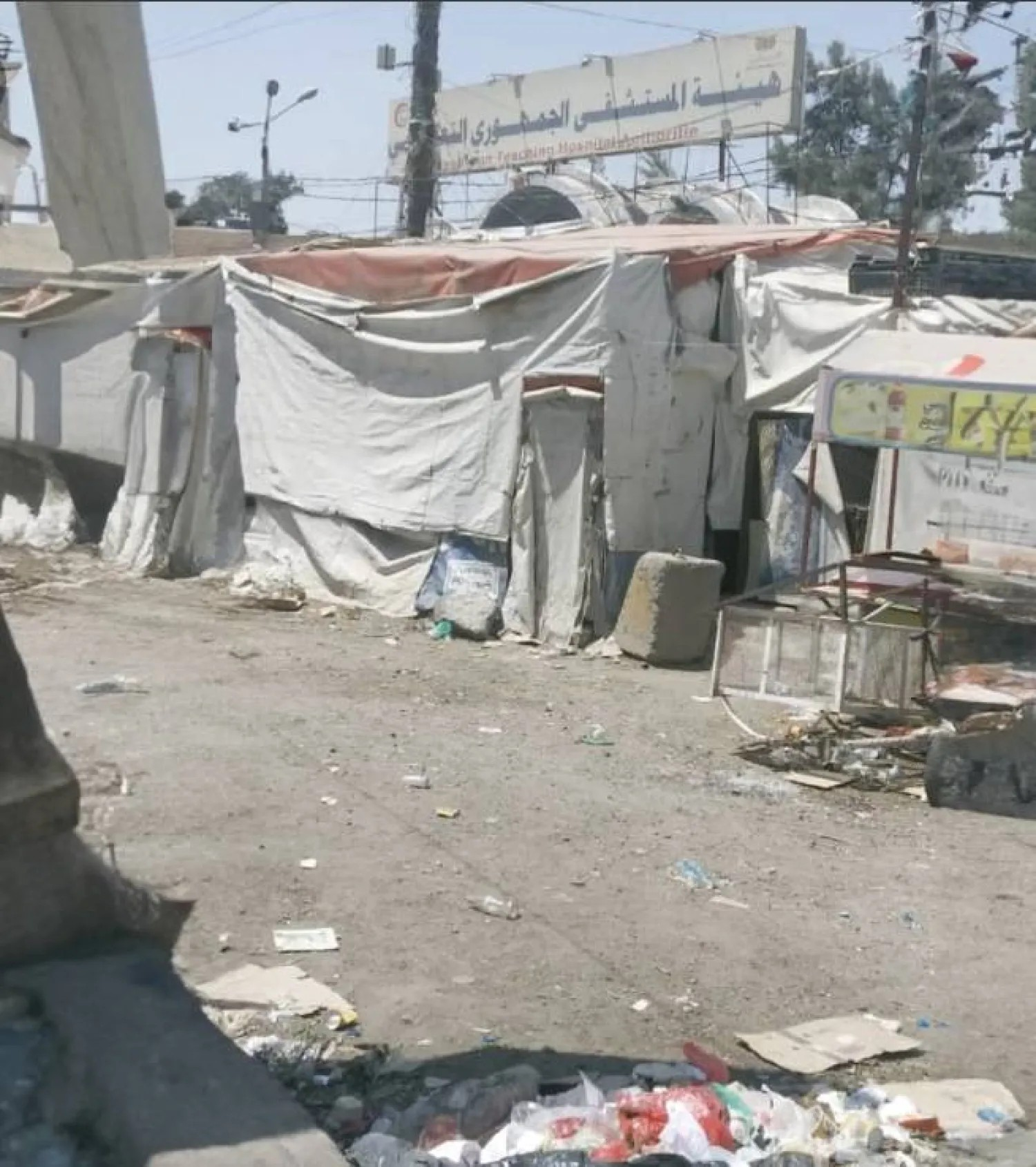 الحوثيون يطردون الفقراء من المستشفيات العمومية والخيرية الحوثيون يطردون الفقراء من المستشفيات العمومية والخيرية