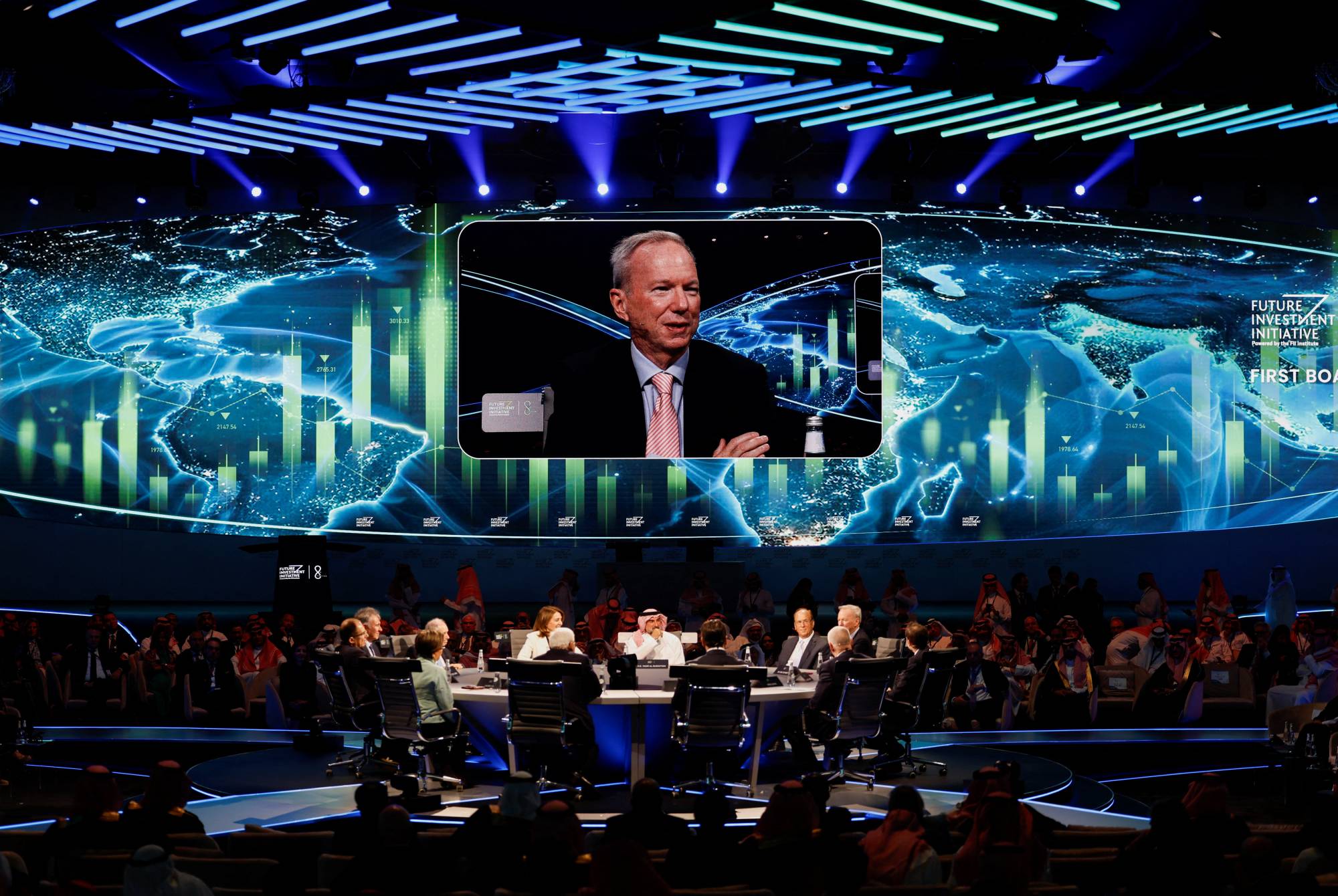 رئيس مجلس الإدارة والرئيس التنفيذي لشركة «بلاكستون ستيفن» شوارزمان يتحدث في خلال نسخة العام الماضي من المؤتمر (رويترز)