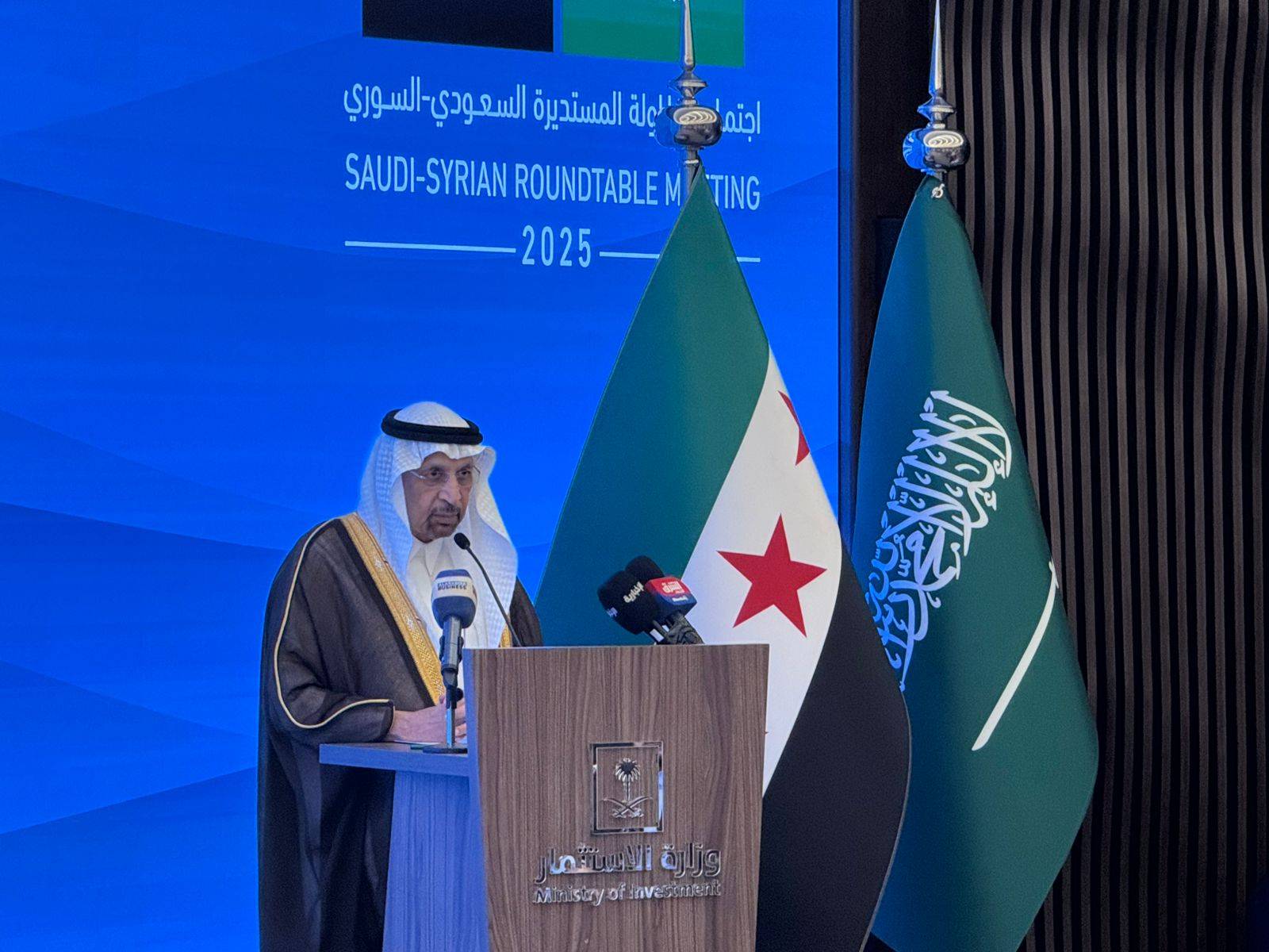 وزير الاستثمار السعودي متحدثاً خلال انعقاد الطاولة المستديرة السعودية - السورية (الشرق الأوسط)