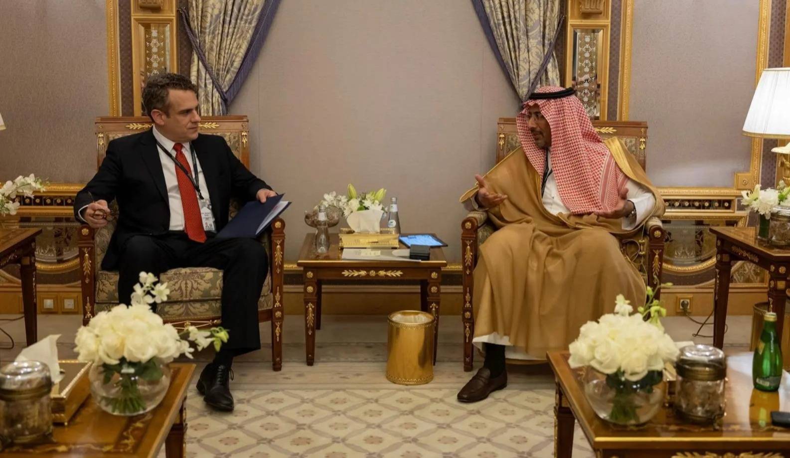 وزير الصناعة والثروة المعدنية السعودي يعقد اجتماعاً ثنائياً مع نائب وزير الطاقة الأميركي (واس)