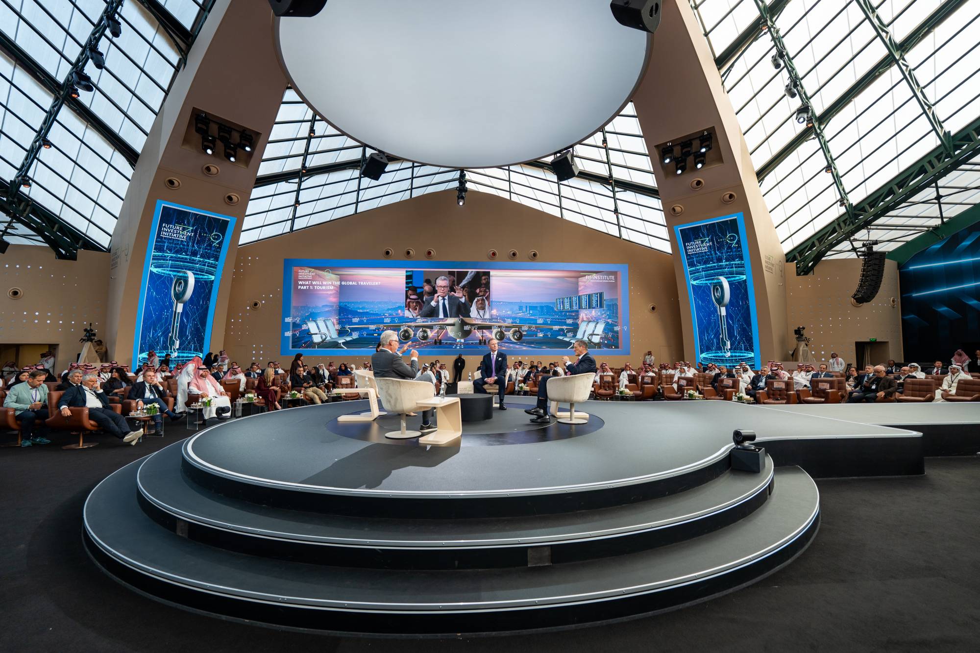 جلسة خاصة بقطاع السفر شارك فيها باستيان خلال مؤتمر «مبادرة مستقبل الاستثمار» (الشرق الأوسط)