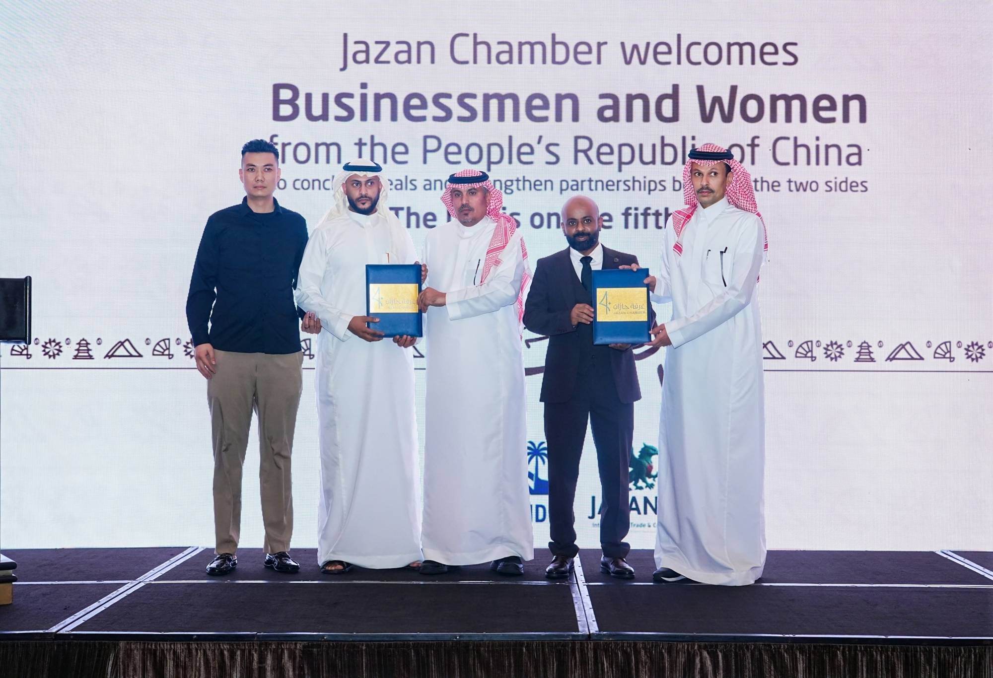 إحدى الاتفاقات التي تم توقيعها في الصين (الشرق الأوسط)