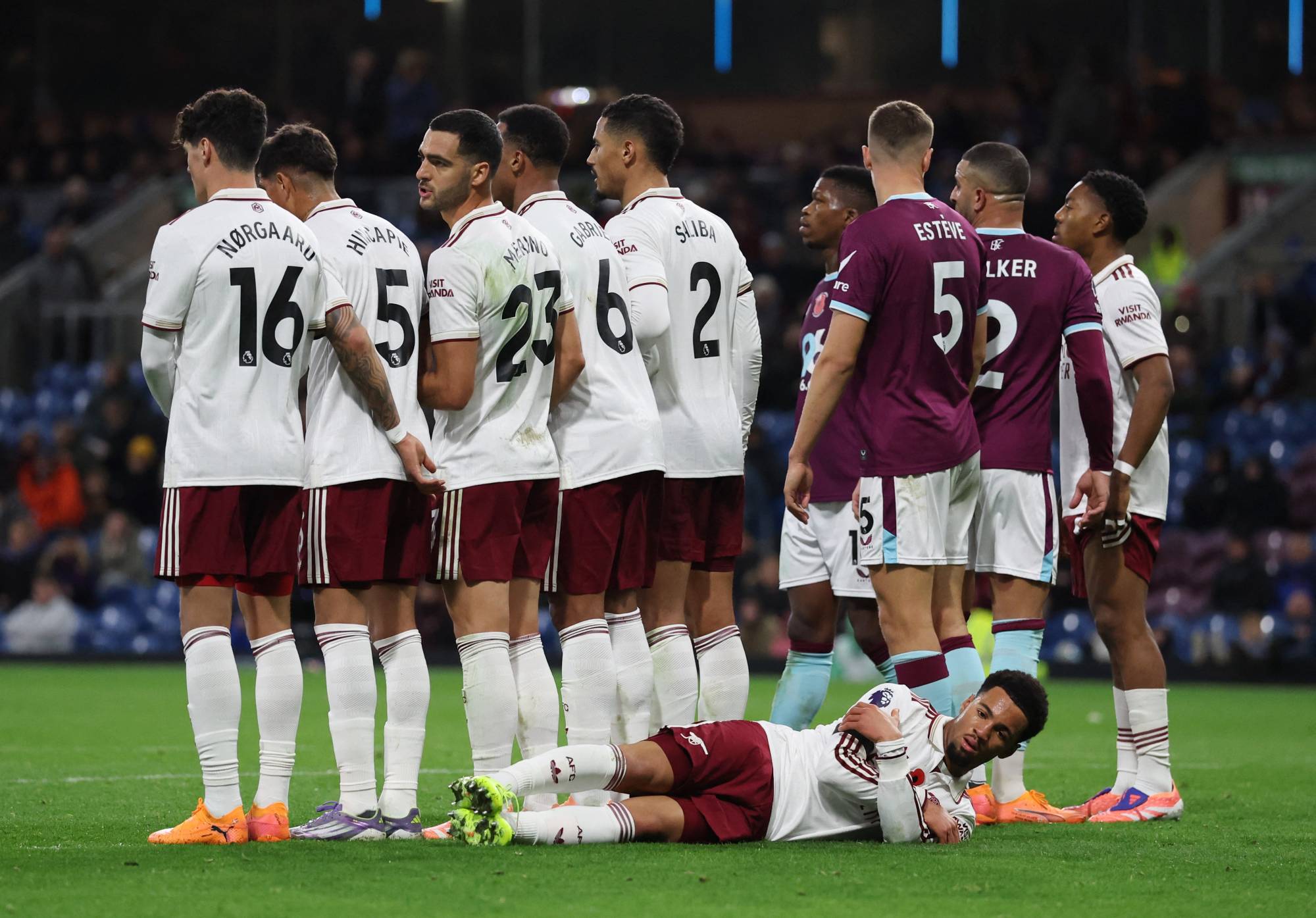 تألق آرسنال أمام بيرنلي صنع الفارق في الصدارة (رويترز)