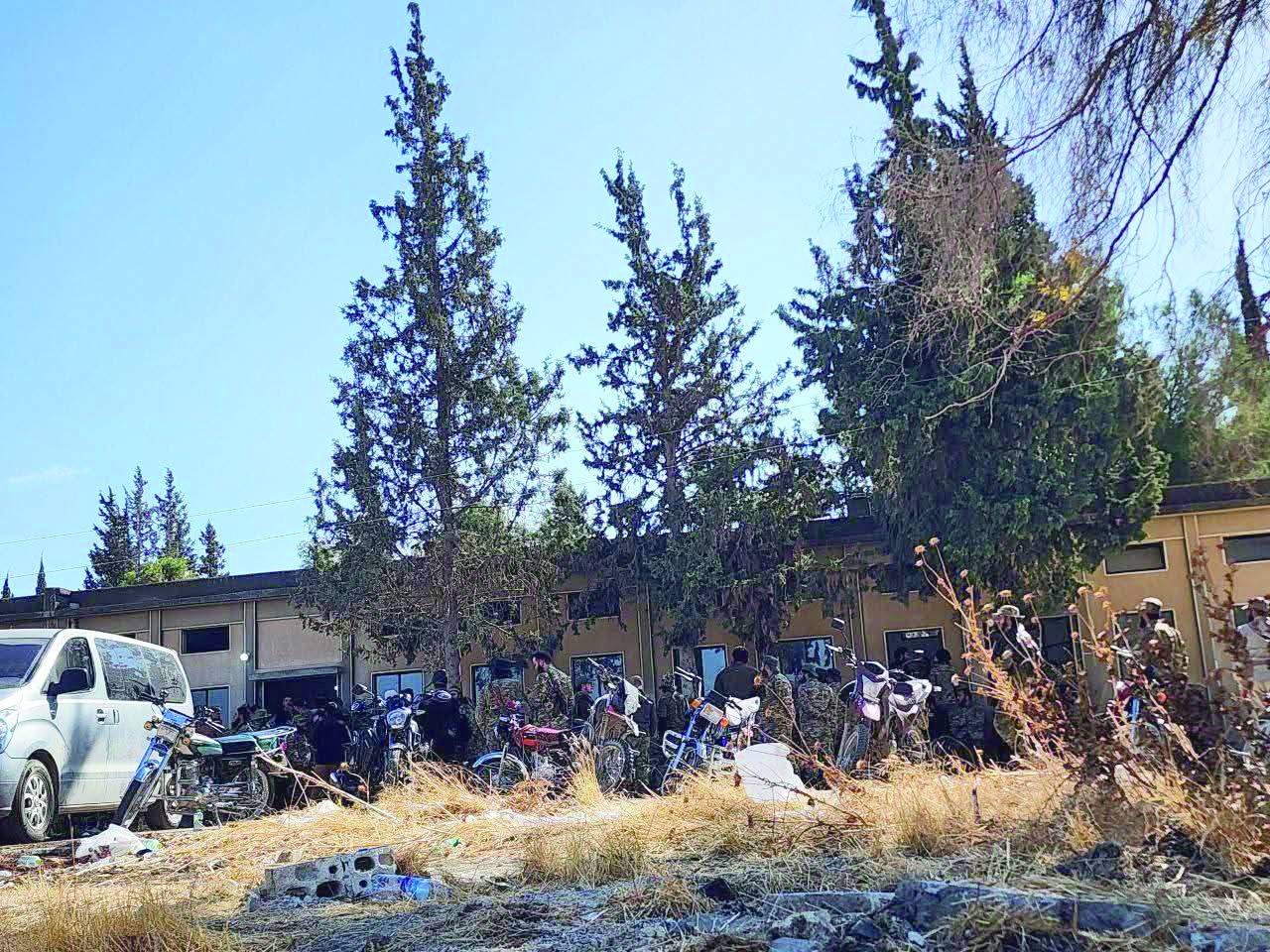 «غرباء» بين «مهاجرين»... المواجهة الصامتة بين «كتيبة الفرنسيين» ودمشق