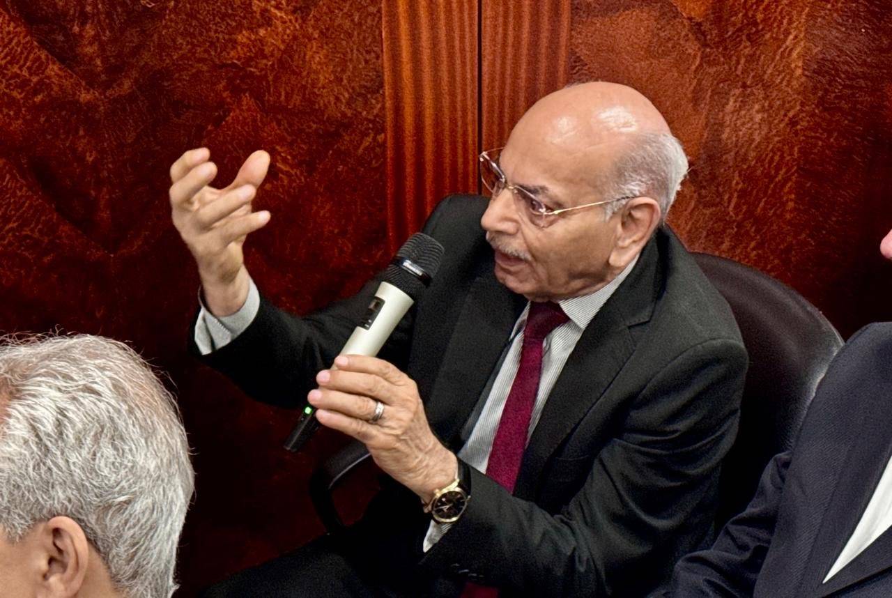 الدكتور علي جعفر العلاق يُغني الندوة بمداخلة نقدية في الجلسة الحوارية للناقد المغربي حميد لحمداني (الشرق الأوسط)