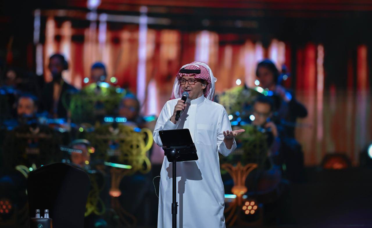 حرص عبد المجيد عبد الله على الاحتفاء بحفيده خلال الحفل (تصوير: بشير صالح)