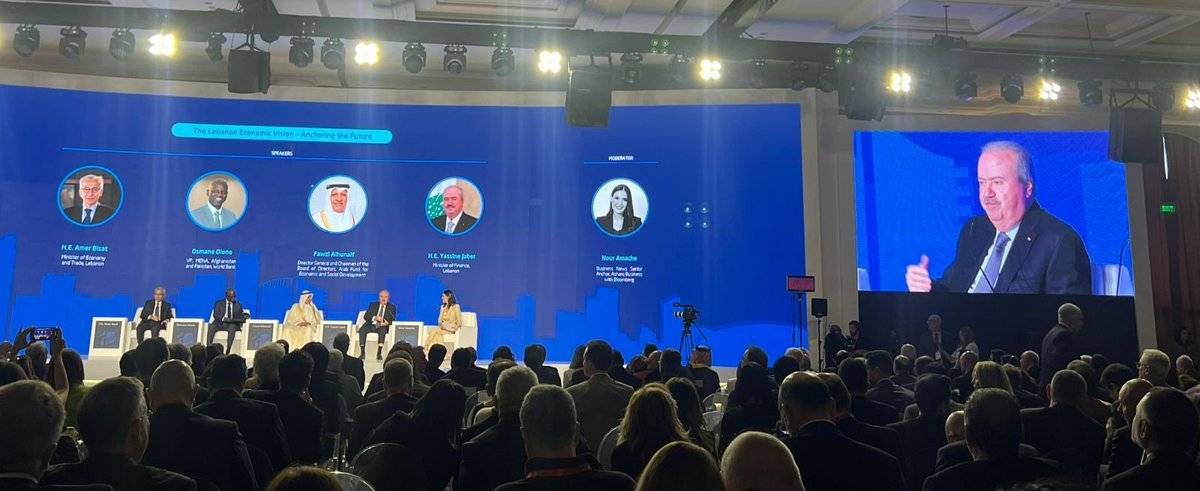 وزير المالية ياسين جابر يتحدث في إحدى جلسات مؤتمر بيروت (إكس)