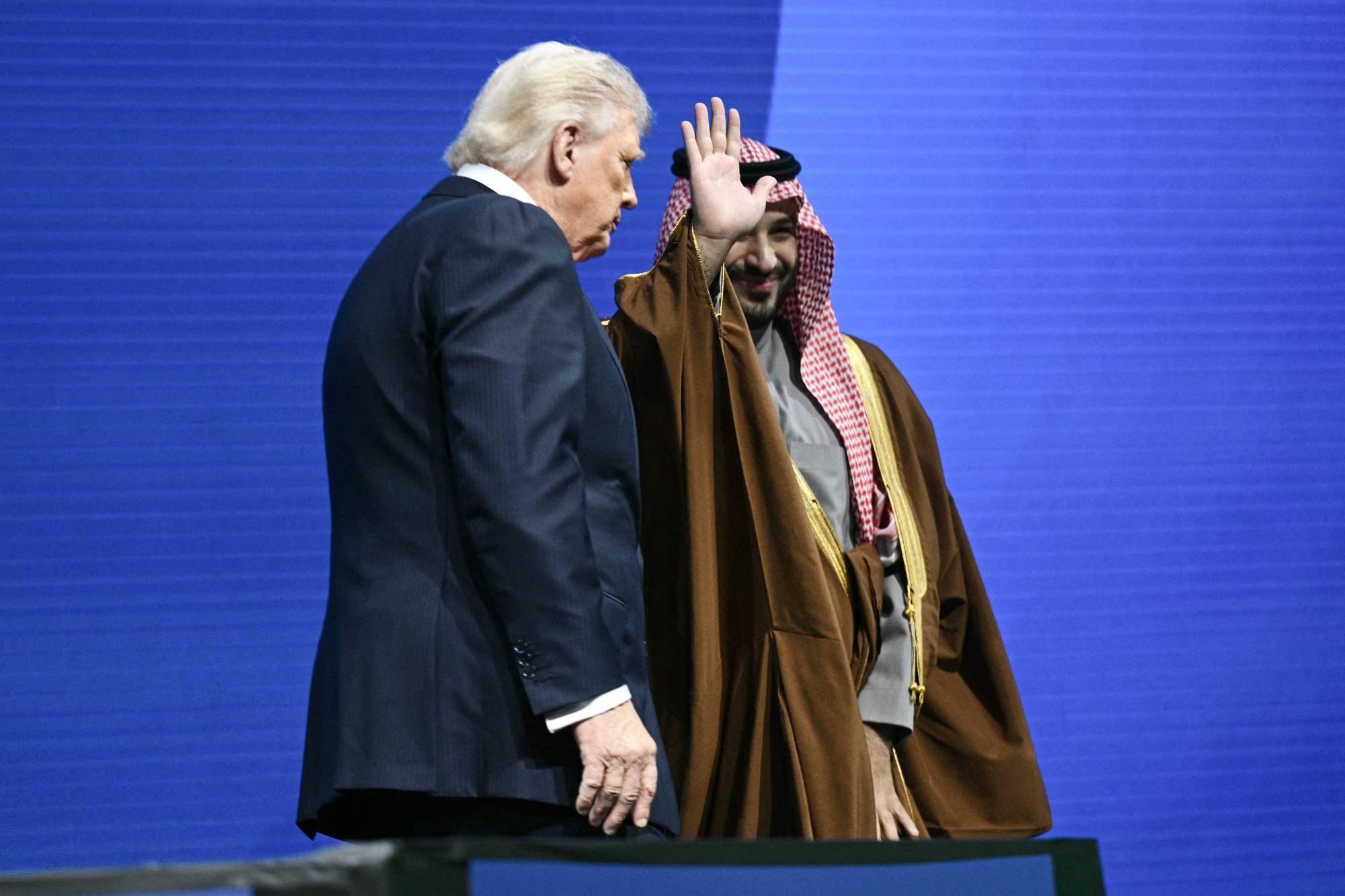 ولي العهد وترمب خلال انعقاد منتدى الاستثمار الأميركي السعودي (أ.ف.ب)