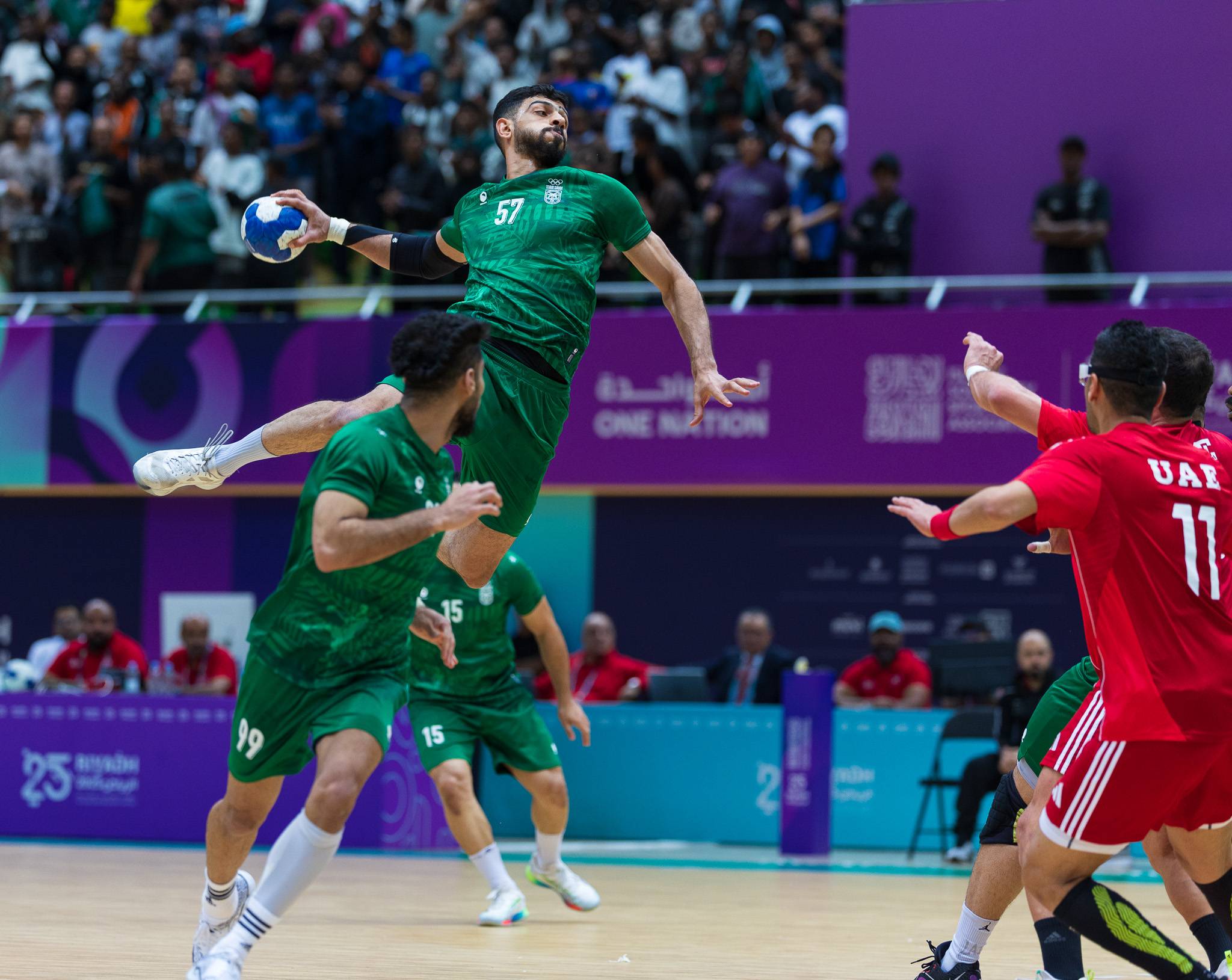 أخضر اليد إلى النهائي (الشرق الأوسط)