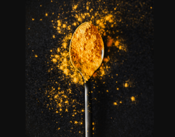 الكركمين -المركب النشط الرئيسي في الكركم- يتميز بخصائص قوية مضادة للالتهابات (بيكسلز)