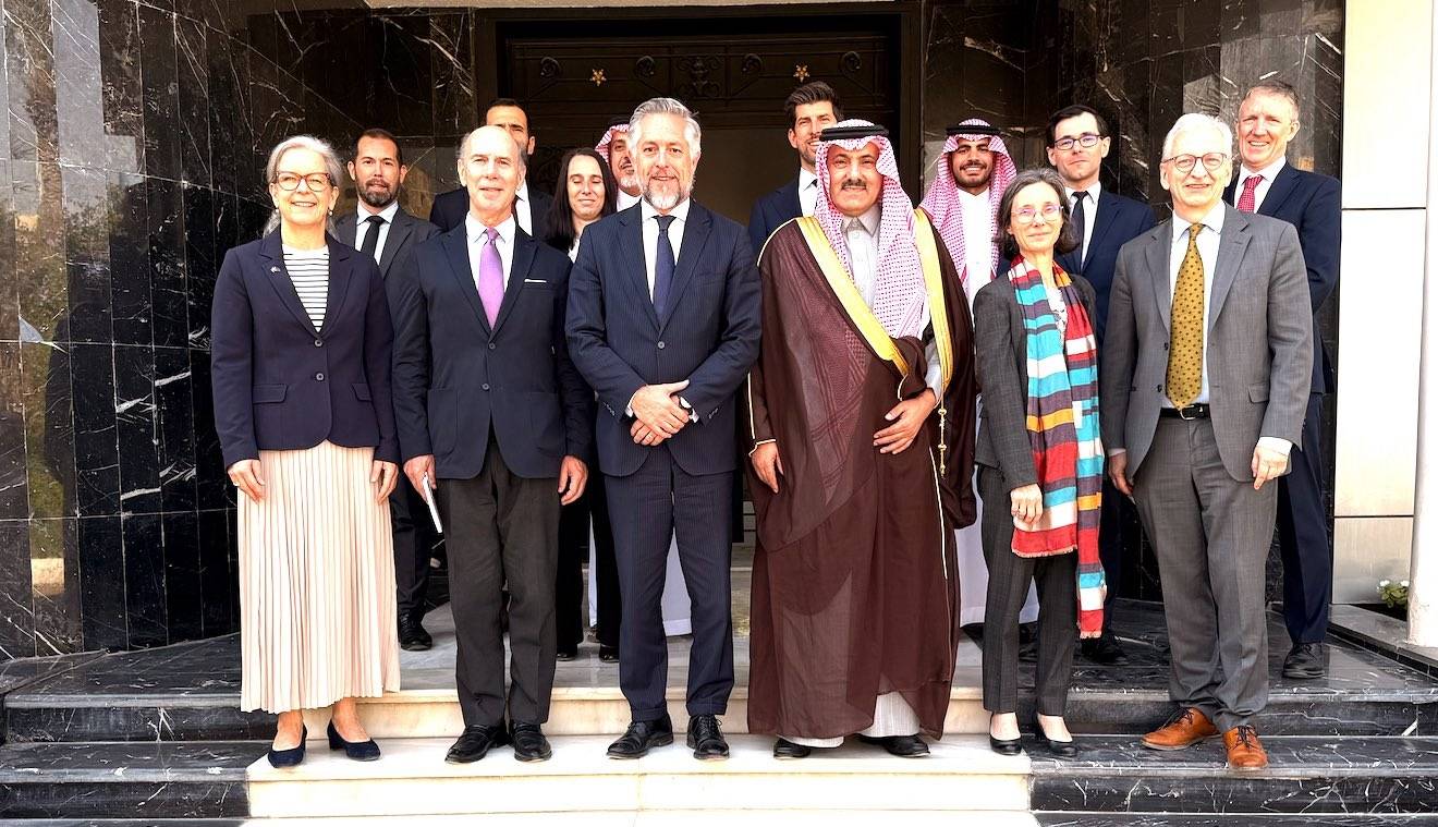 السفير محمد آل جابر يستقبل سفراء الاتحاد الأوروبي في الرياض (حساب السفير السعودي على إكس)